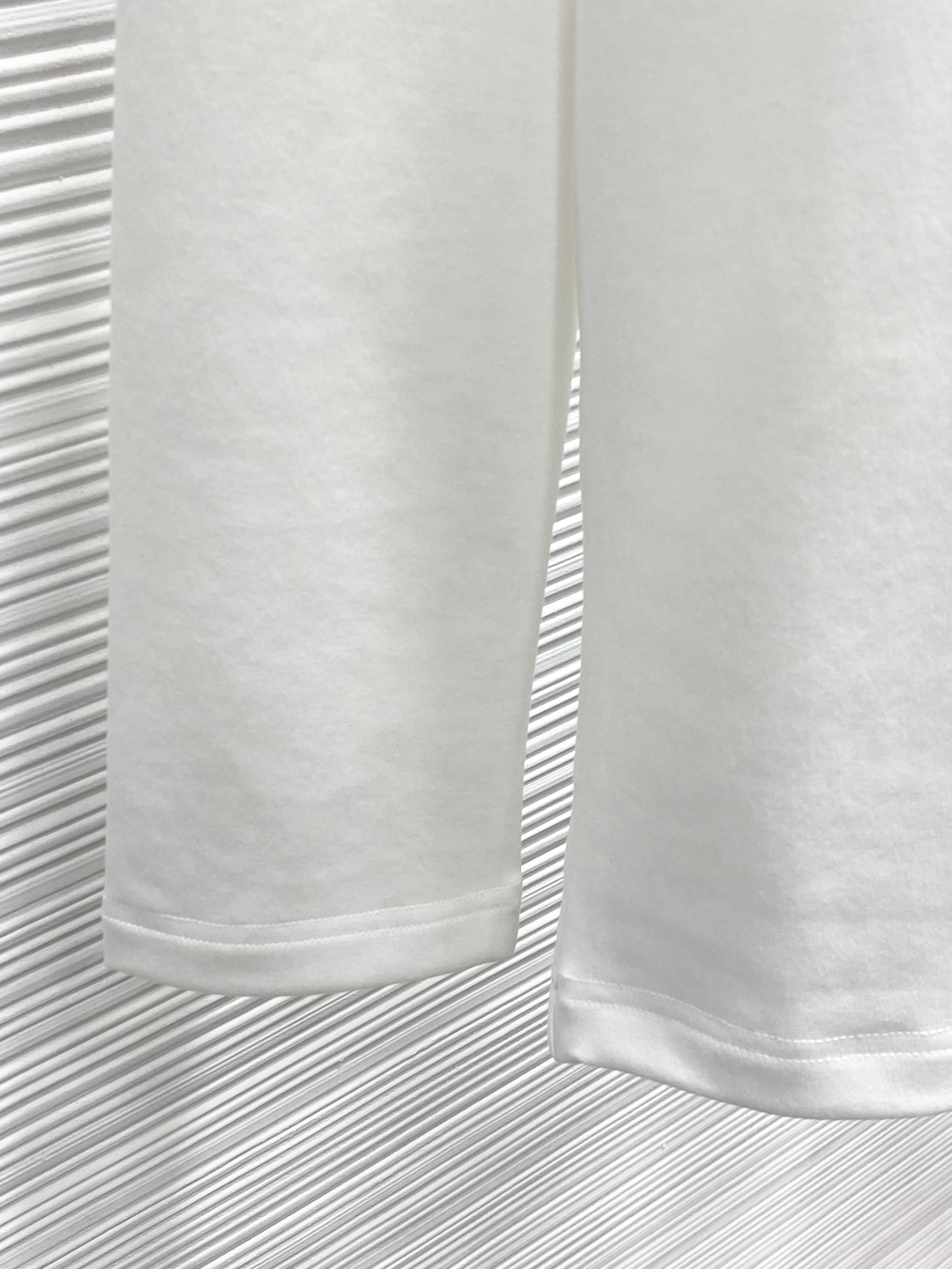 Spring 2025 Fashion: Synchronized Cabinets, Unique Designs, Top-Printing T-Shirts, Imported Fabrics - 图片 7
