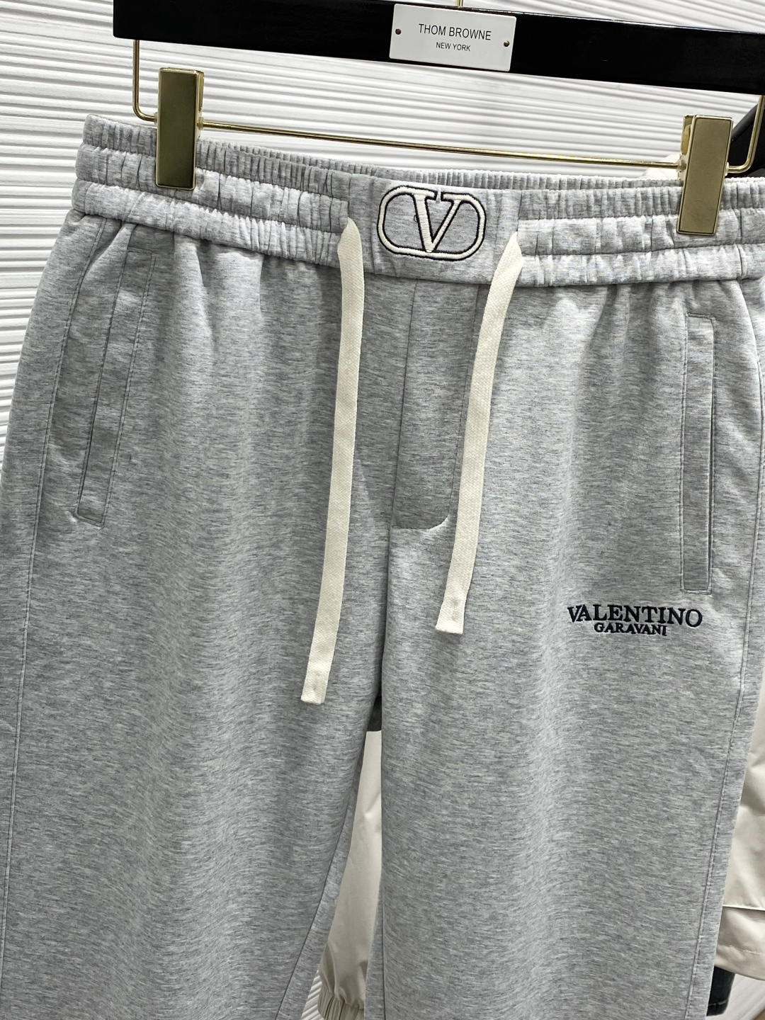 Valentino Spring 2025 Fashion: Synchronized Cabinets, Original Horrid Pants, High-Grade Style - 图片 2