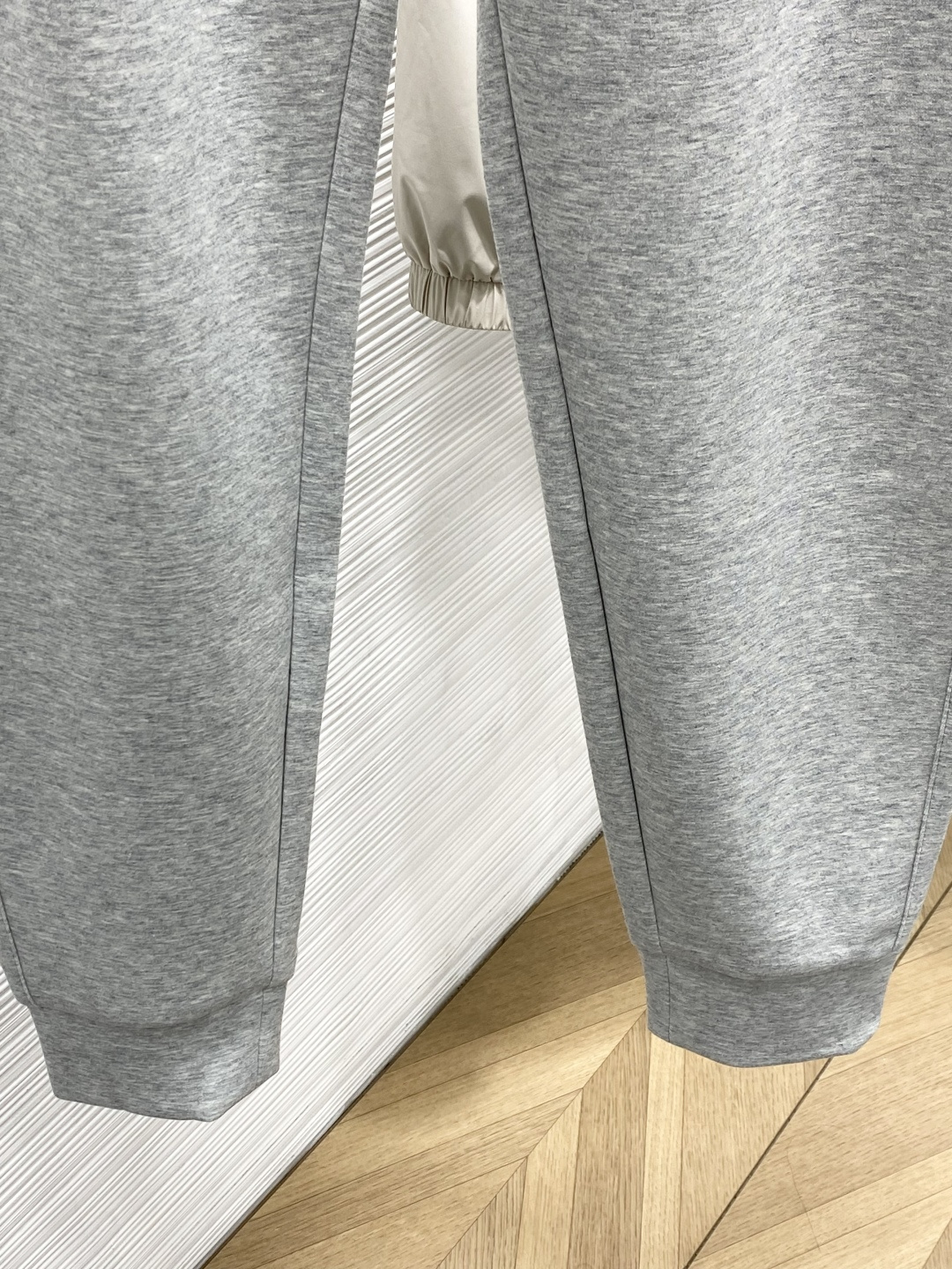 Valentino Spring 2025 Fashion: Synchronized Cabinets, Original Horrid Pants, High-Grade Style - 图片 7