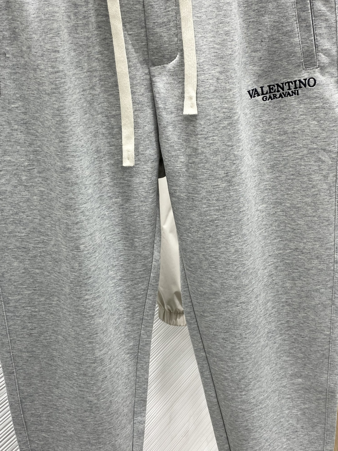 Valentino Spring 2025 Fashion: Synchronized Cabinets, Original Horrid Pants, High-Grade Style - 图片 5