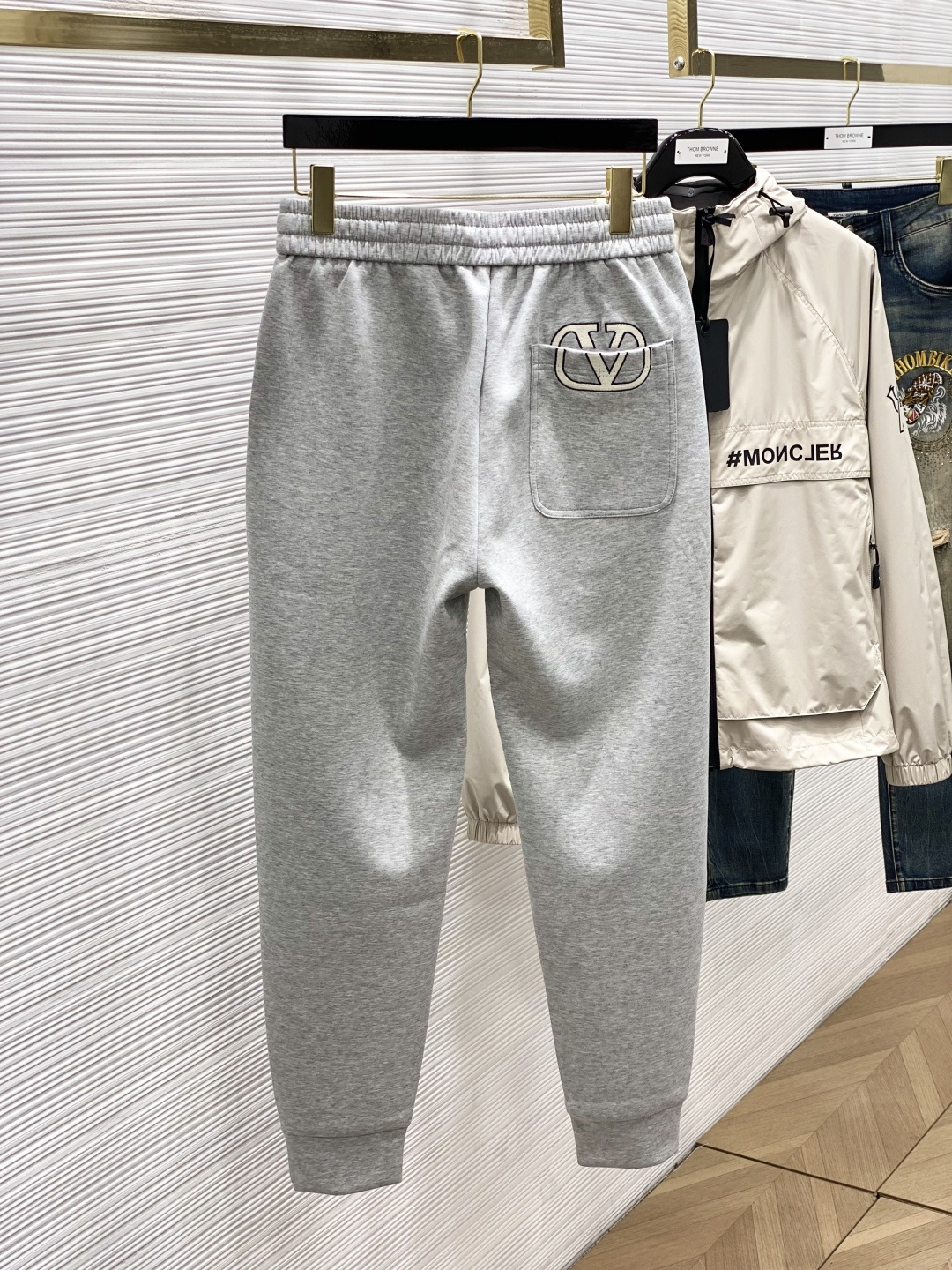 Valentino Spring 2025 Fashion: Synchronized Cabinets, Original Horrid Pants, High-Grade Style - 图片 9