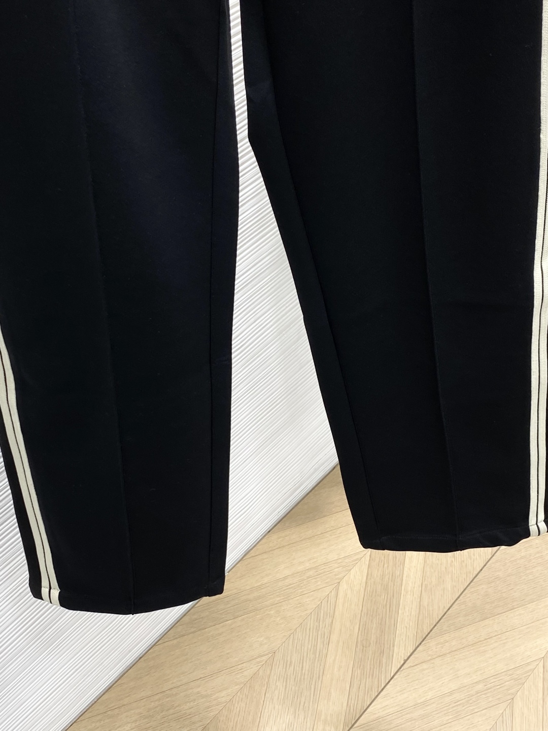 Spring 2025 Fashion: Synchronised Cabinets with Gruelling Yet Fashionable Pants - 图片 8