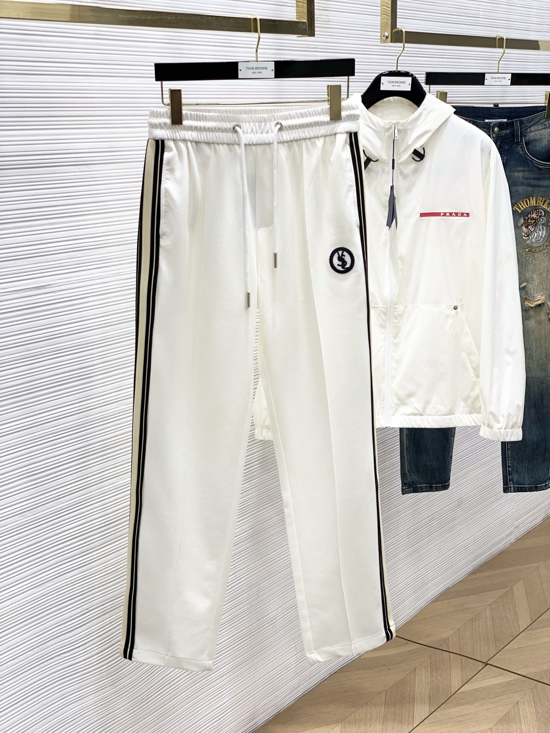 Spring 2025 Fashion: Synchronised Cabinets with Gruelling Yet Fashionable Pants - 图片 3