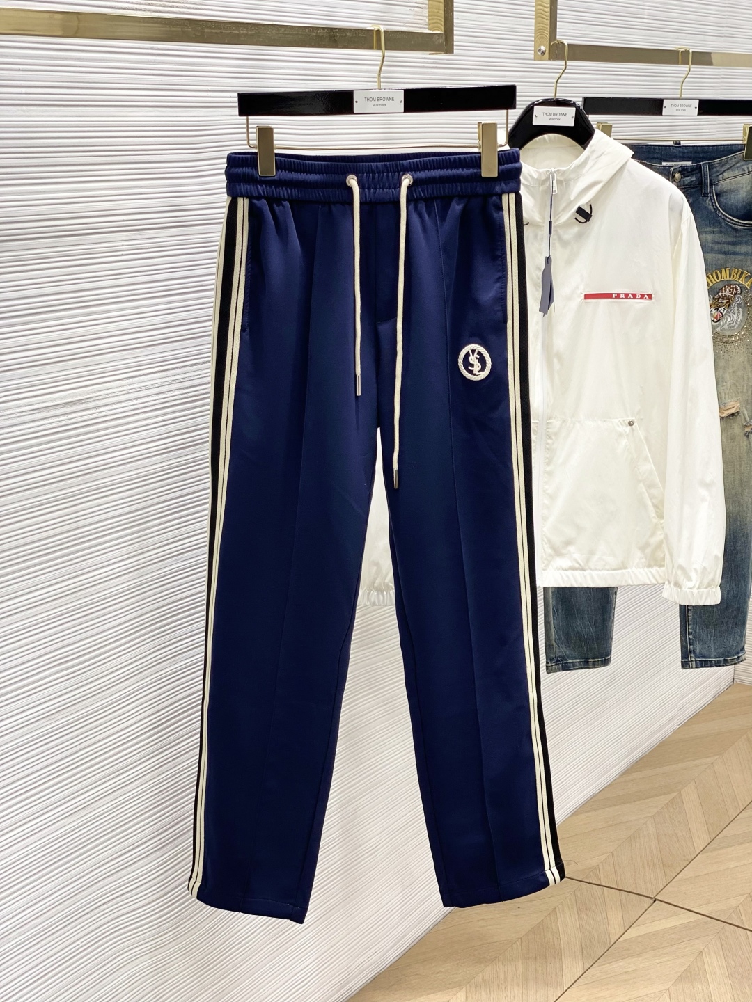 Spring 2025 Fashion: Synchronised Cabinets with Gruelling Yet Fashionable Pants - 图片 2