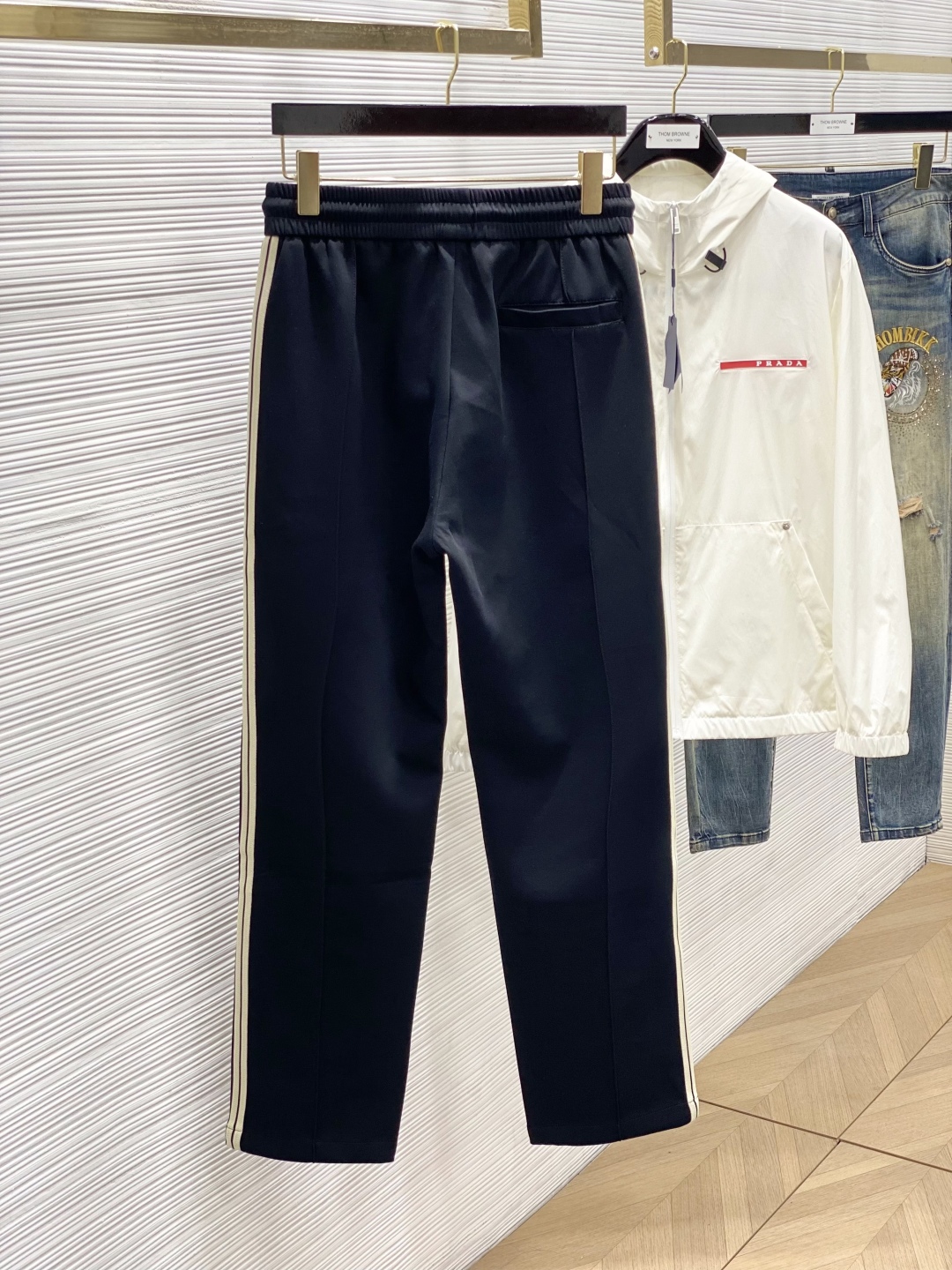 Spring 2025 Fashion: Synchronised Cabinets with Gruelling Yet Fashionable Pants - 图片 9