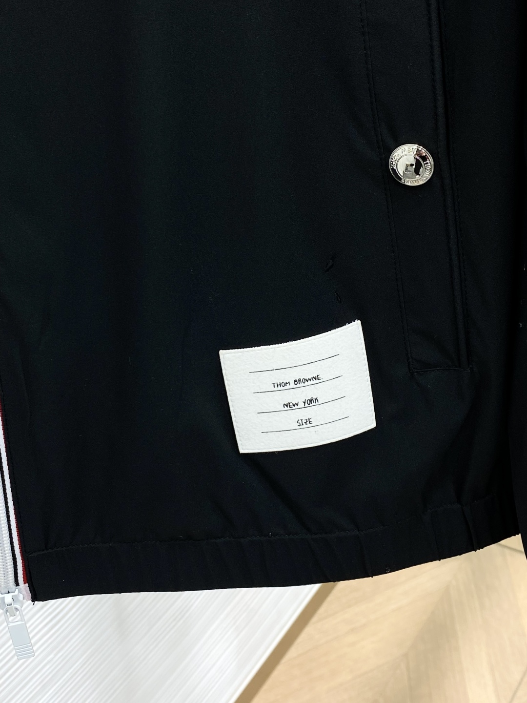 “Customized Heavy-Duty Jacket with Exclusive Hardware Fittings for Men and Women” - 图片 8