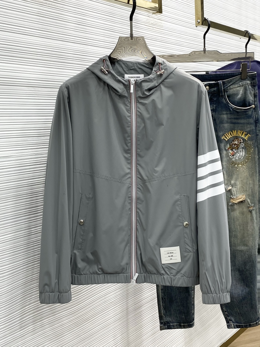 “Customized Heavy-Duty Jacket with Exclusive Hardware Fittings for Men and Women” - 图片 1