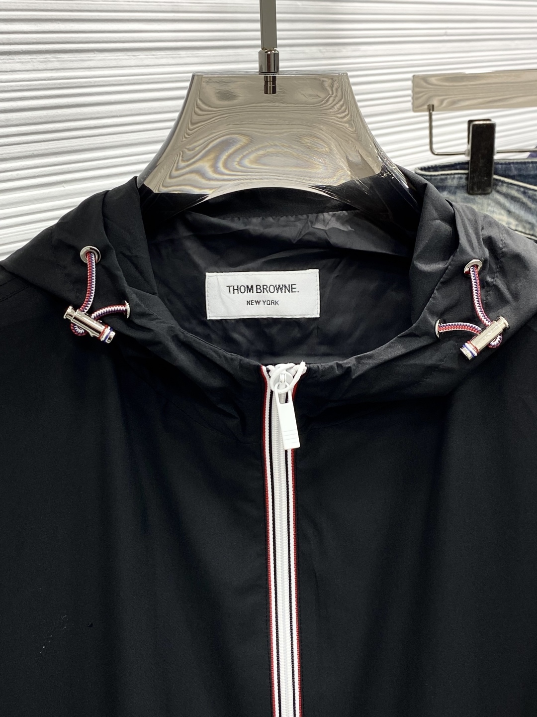 “Customized Heavy-Duty Jacket with Exclusive Hardware Fittings for Men and Women” - 图片 5