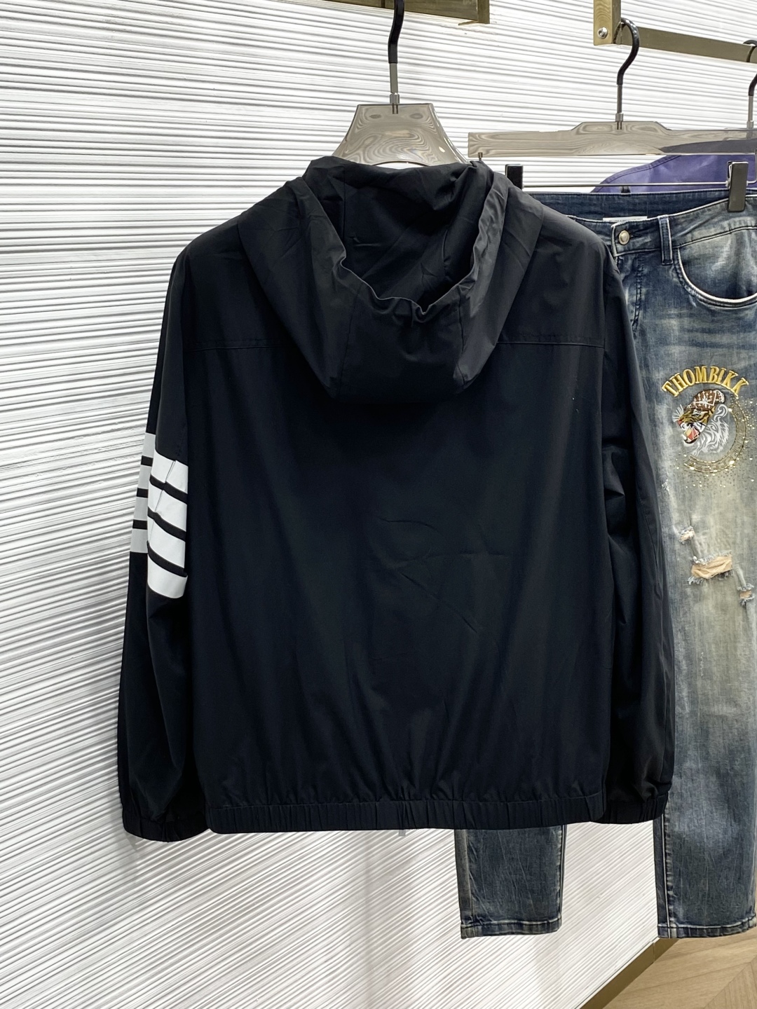 “Customized Heavy-Duty Jacket with Exclusive Hardware Fittings for Men and Women” - 图片 9