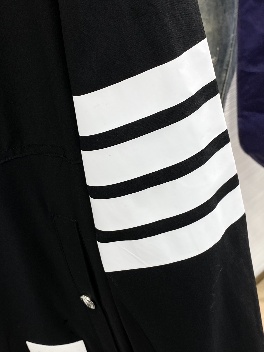 “Customized Heavy-Duty Jacket with Exclusive Hardware Fittings for Men and Women” - 图片 7
