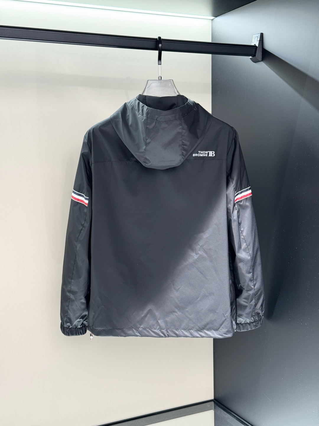 2025 Spring Update: Hot-Salving Fashion Jacket with Embroidery and Original Hardware - 图片 9