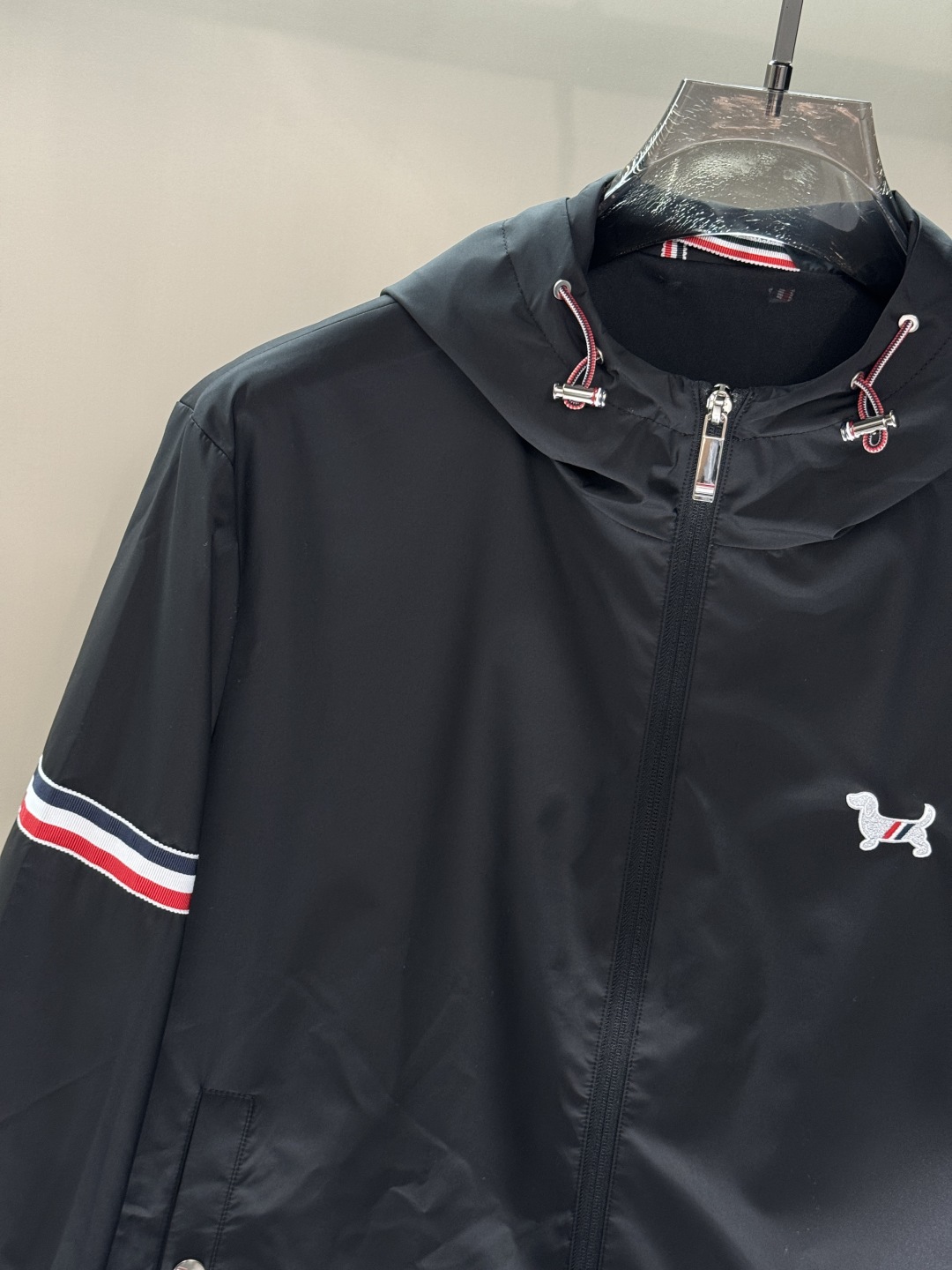 2025 Spring Update: Hot-Salving Fashion Jacket with Embroidery and Original Hardware - 图片 5