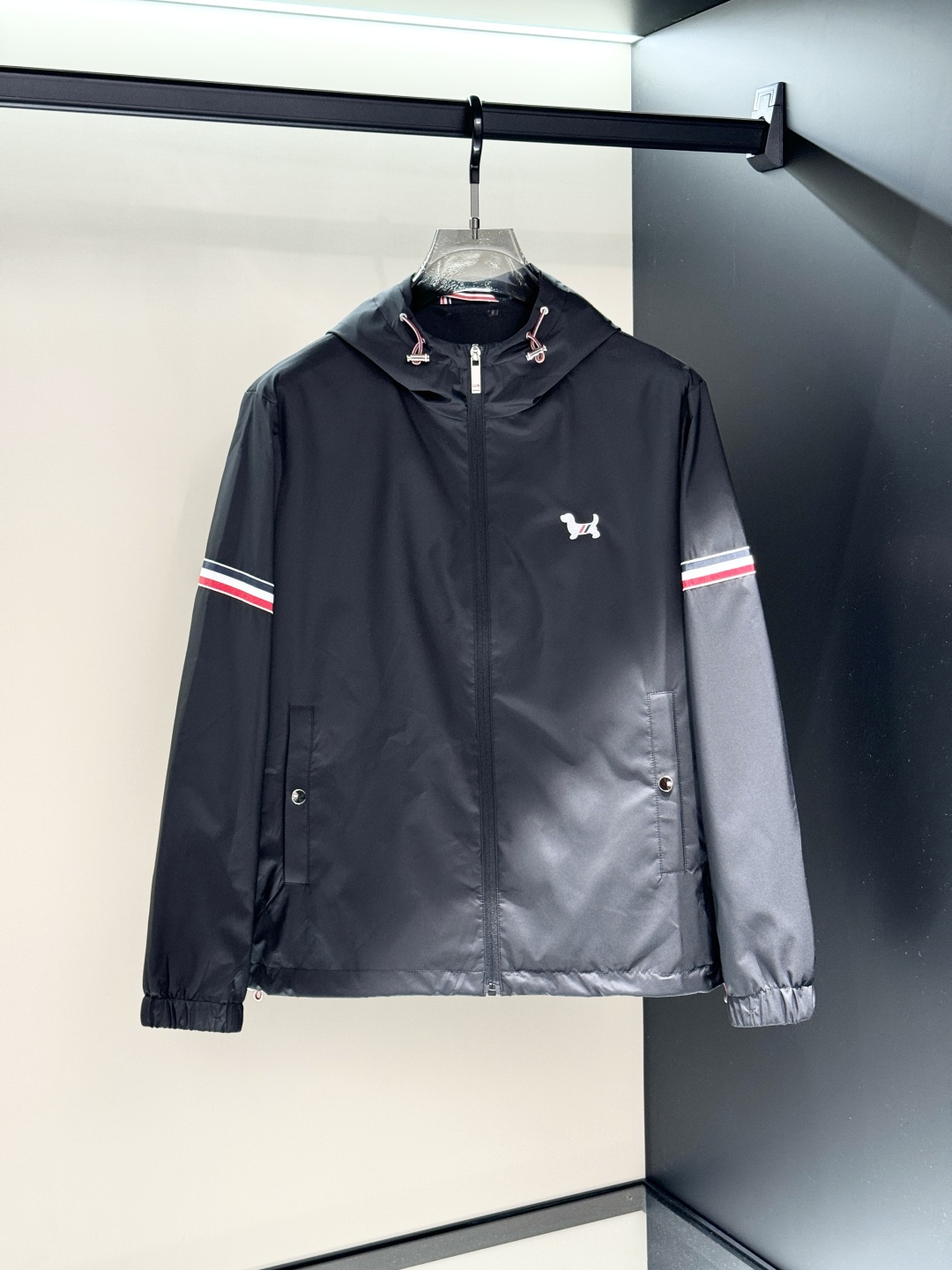 2025 Spring Update: Hot-Salving Fashion Jacket with Embroidery and Original Hardware - 图片 1