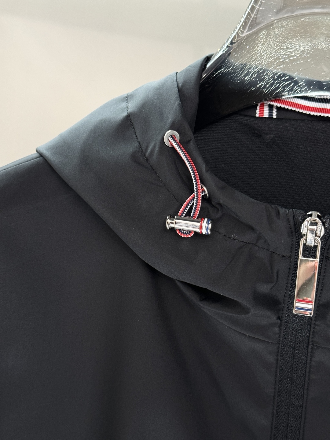2025 Spring Update: Hot-Salving Fashion Jacket with Embroidery and Original Hardware - 图片 4