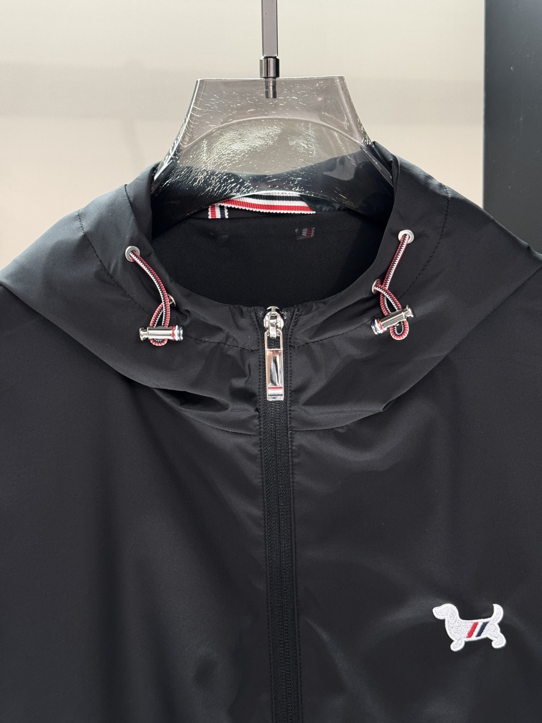 2025 Spring Update: Hot-Salving Fashion Jacket with Embroidery and Original Hardware - 图片 3