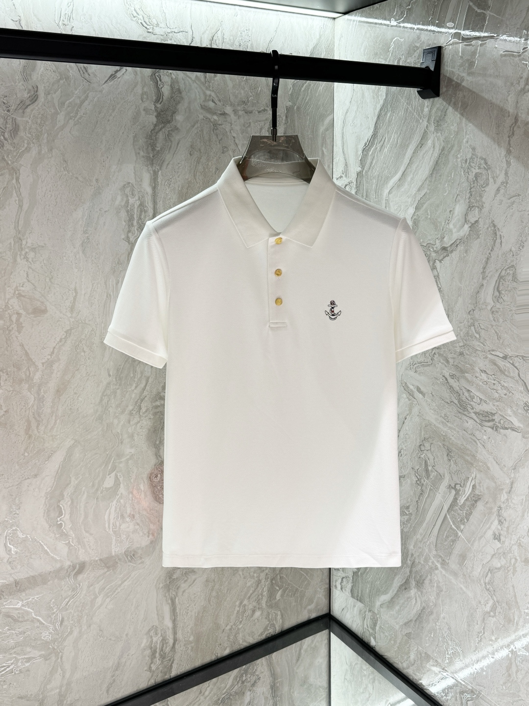 NO:469419,,TB 2025 spring and summer new products, available at the same time for counters, simple and fashionable casual polo short sleeves, original imported fabric, comfortable and breathable, top-grade embroidery craft letter pattern decorative logo, extremely high-end, unique design, fashionable and handsome on the upper body!  Code number M-3XL, T-shirt, alexander wang19860909,TB 2025春夏新品,专柜同步有售,简约时尚休闲polo短袖,原版进口面料,舒适透气,顶级刺绣工艺字母图案装饰logo,档次极高,独特设计,上身时尚帅气！码数M-3XL,,T-shirt,alexander wang,Men's clothing