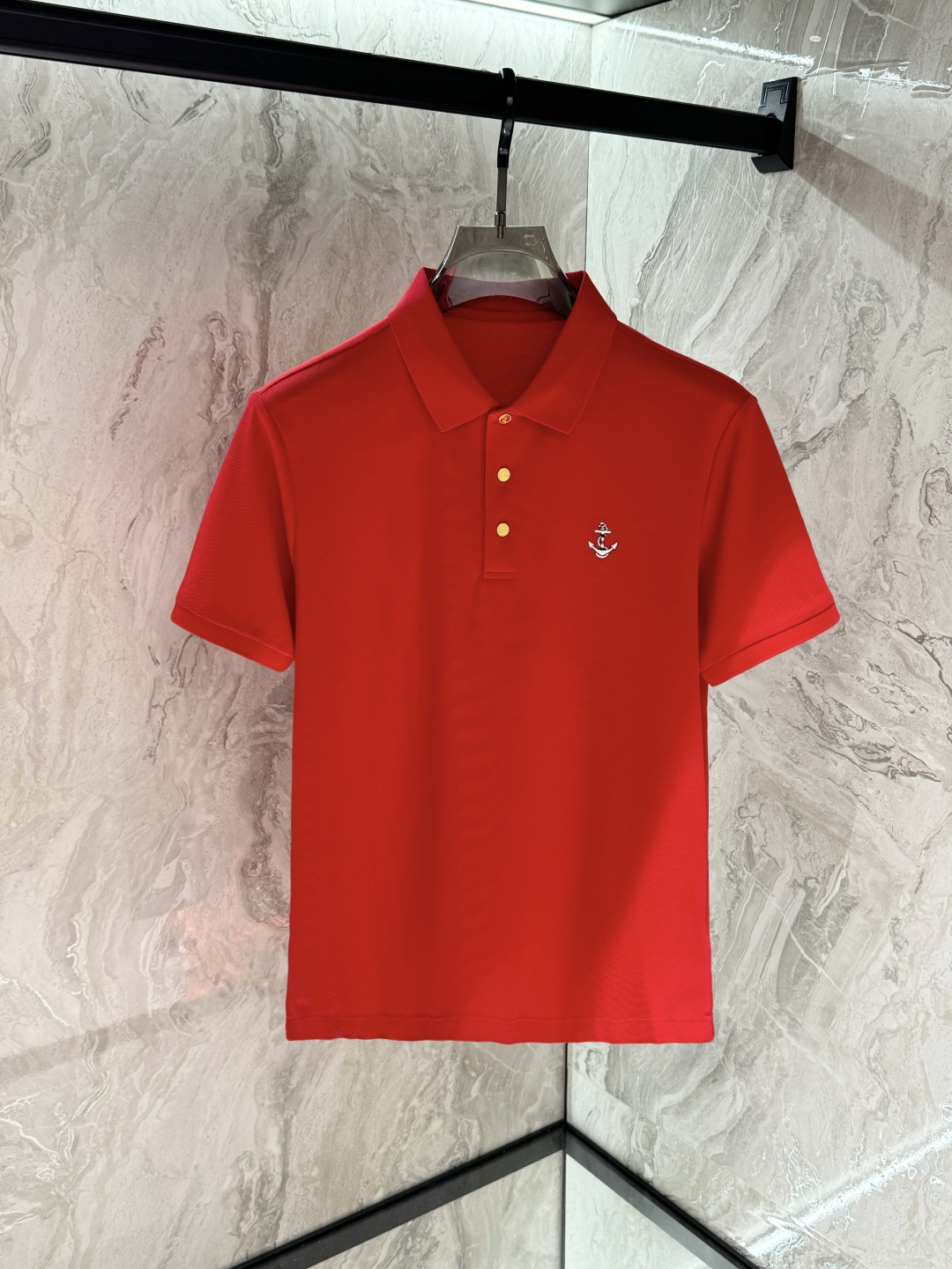 NO:472013,,TB 2025 spring and summer new products, available at the same time for counters, simple and fashionable casual polo short sleeves, original imported fabric, comfortable and breathable, top-grade embroidery craft letter pattern decorative logo, extremely high-end, unique design, fashionable and handsome on the upper body!  Code number M-3XL, T-shirt, alexander wang19860909,TB 2025春夏新品,专柜同步有售,简约时尚休闲polo短袖,原版进口面料,舒适透气,顶级刺绣工艺字母图案装饰logo,档次极高,独特设计,上身时尚帅气！码数M-3XL,,T-shirt,alexander wang,Men's clothing