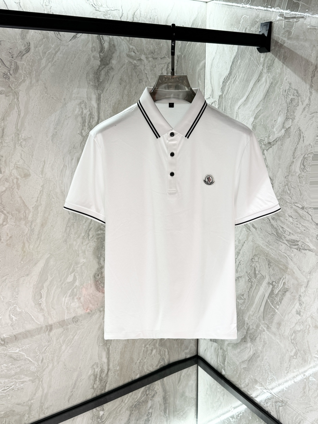 NO:469447,, cover, new products for spring and summer 2025, available at the same time for counters, simple and fashionable casual polo short sleeves, original imported fabric, comfortable and breathable, top-grade embroidery craft letter pattern decorative logo, extremely high-end, unique design, fashionable and handsome on the upper body!  Code number M-3XL, Moncler, T-shirt, alexander wang19860909,蒙口,2025春夏新品,专柜同步有售,简约时尚休闲polo短袖,原版进口面料,舒适透气,顶级刺绣工艺字母图案装饰logo,档次极高,独特设计,上身时尚帅气！码数M-3XL,,Moncler,T-shirt,alexander wang,Men's clothing