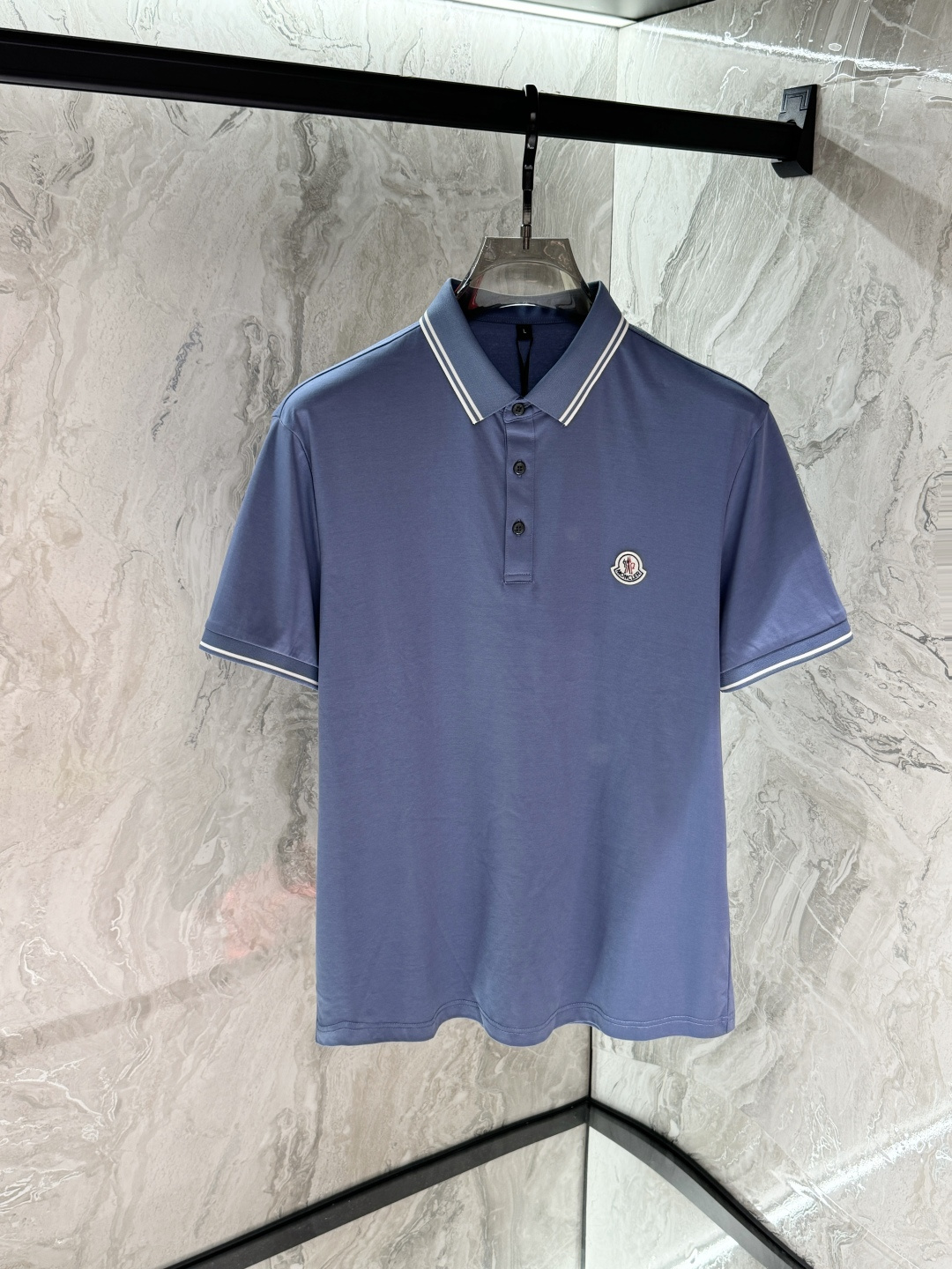 NO:469469,, cover, new products for spring and summer 2025, available at the same time for counters, simple and fashionable casual polo short sleeves, original imported fabric, comfortable and breathable, top-grade embroidery craft letter pattern decorative logo, extremely high-end, unique design, fashionable and handsome on the upper body!  Code number M-3XL, Moncler, T-shirt, alexander wang19860909,蒙口,2025春夏新品,专柜同步有售,简约时尚休闲polo短袖,原版进口面料,舒适透气,顶级刺绣工艺字母图案装饰logo,档次极高,独特设计,上身时尚帅气！码数M-3XL,,Moncler,T-shirt,alexander wang,Men's clothing