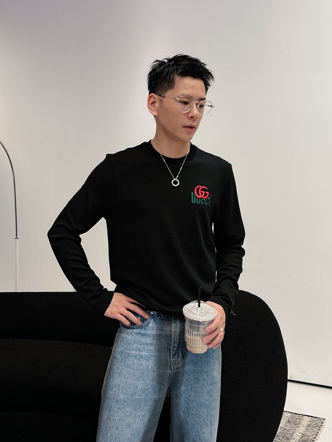 NO:570911,Gucci's latest autumn and winter style, available at counters simultaneously, original order, popular fashion casual round neck long-sleeved T-shirt, imported original fabric, unique design, top-notch printing and embroidery crafts letter pattern decorative logo, simple and fashionable, handsome upper body, 2 colors recommended, size M-3XL,, tees, t-shirt, alexander wang19860909古奇 秋冬最新款,专柜同步有售,原单狠货,爆款时尚休闲圆领长袖T恤,进口原版面料,独特设计,顶级印花刺绣工艺字母图案装饰logo,简约时尚 ,上身帅气,2色推荐,码数M-3XL,,tees，t-shirt,alexander wang,Men's clothing