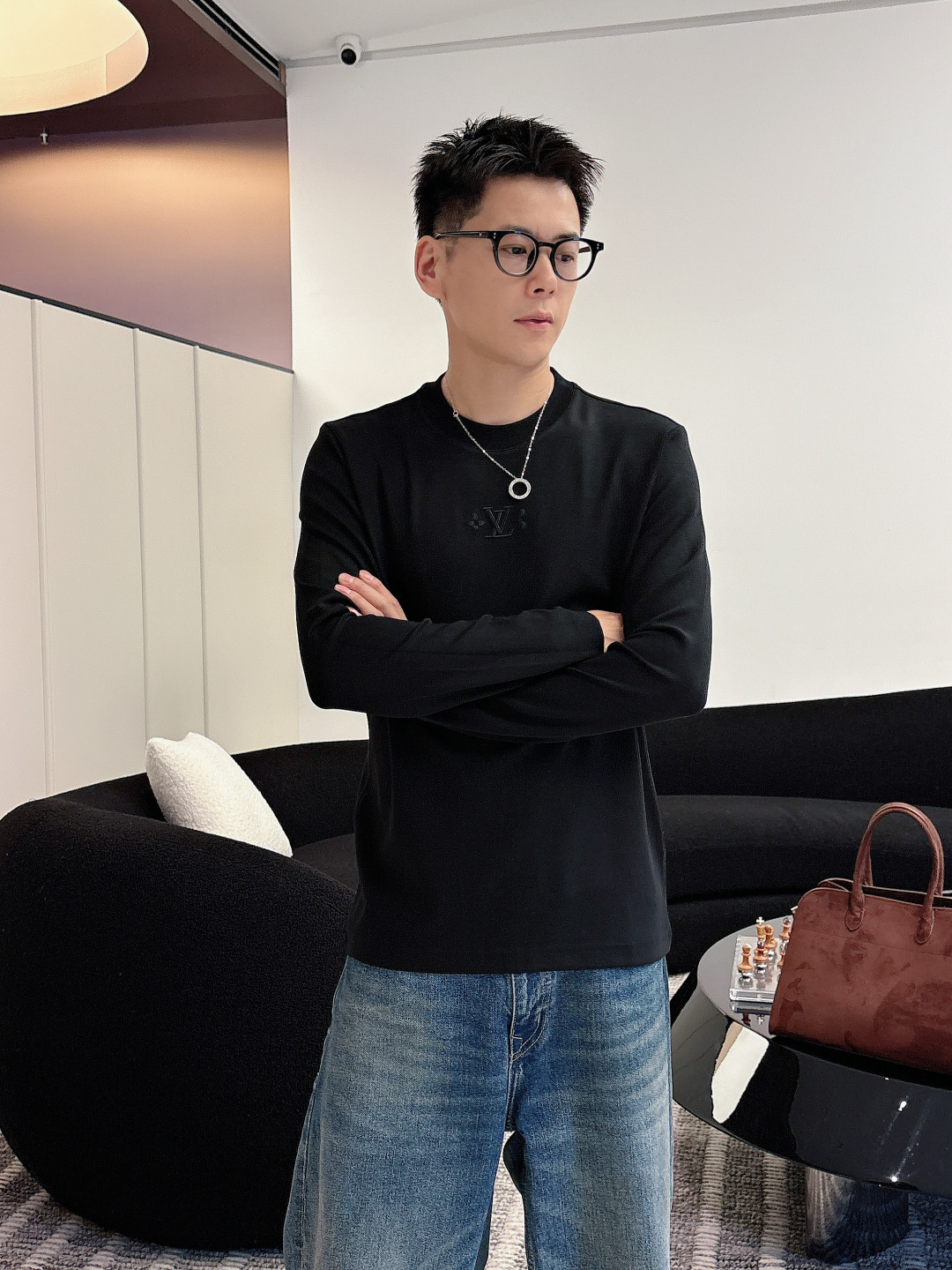 LV，2025秋冬最新款，高端刺绣/工艺图案装饰logo，专柜同步有售，原单狠货，爆款时尚休闲圆领长袖T