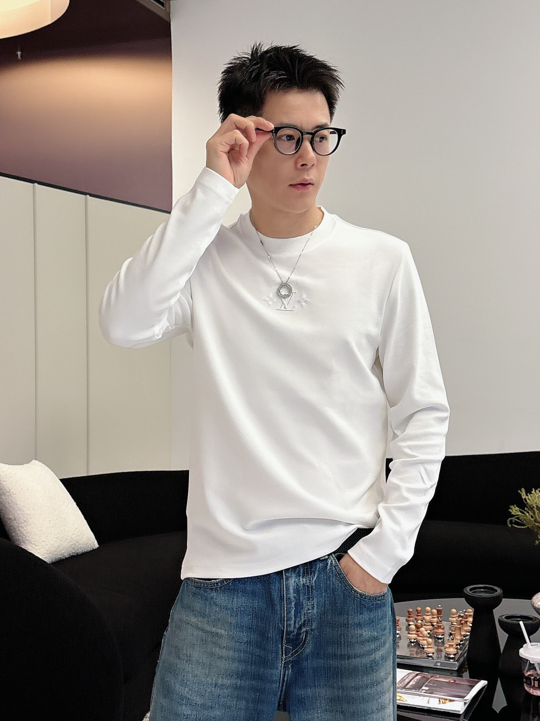 LV，2025秋冬最新款，高端刺绣/工艺图案装饰logo，专柜同步有售，原单狠货，爆款时尚休闲圆领长袖T