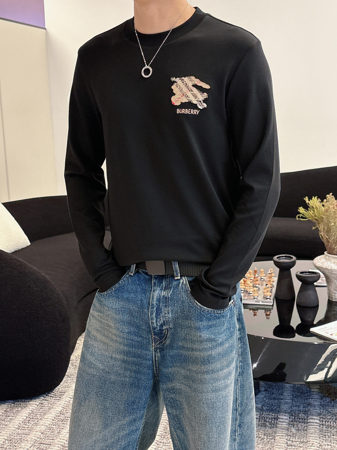 巴宝莉 ，2025秋冬最新款，高端刺绣/工艺图案装饰logo，专柜同步有售，原单狠货，爆款时尚休闲圆领长