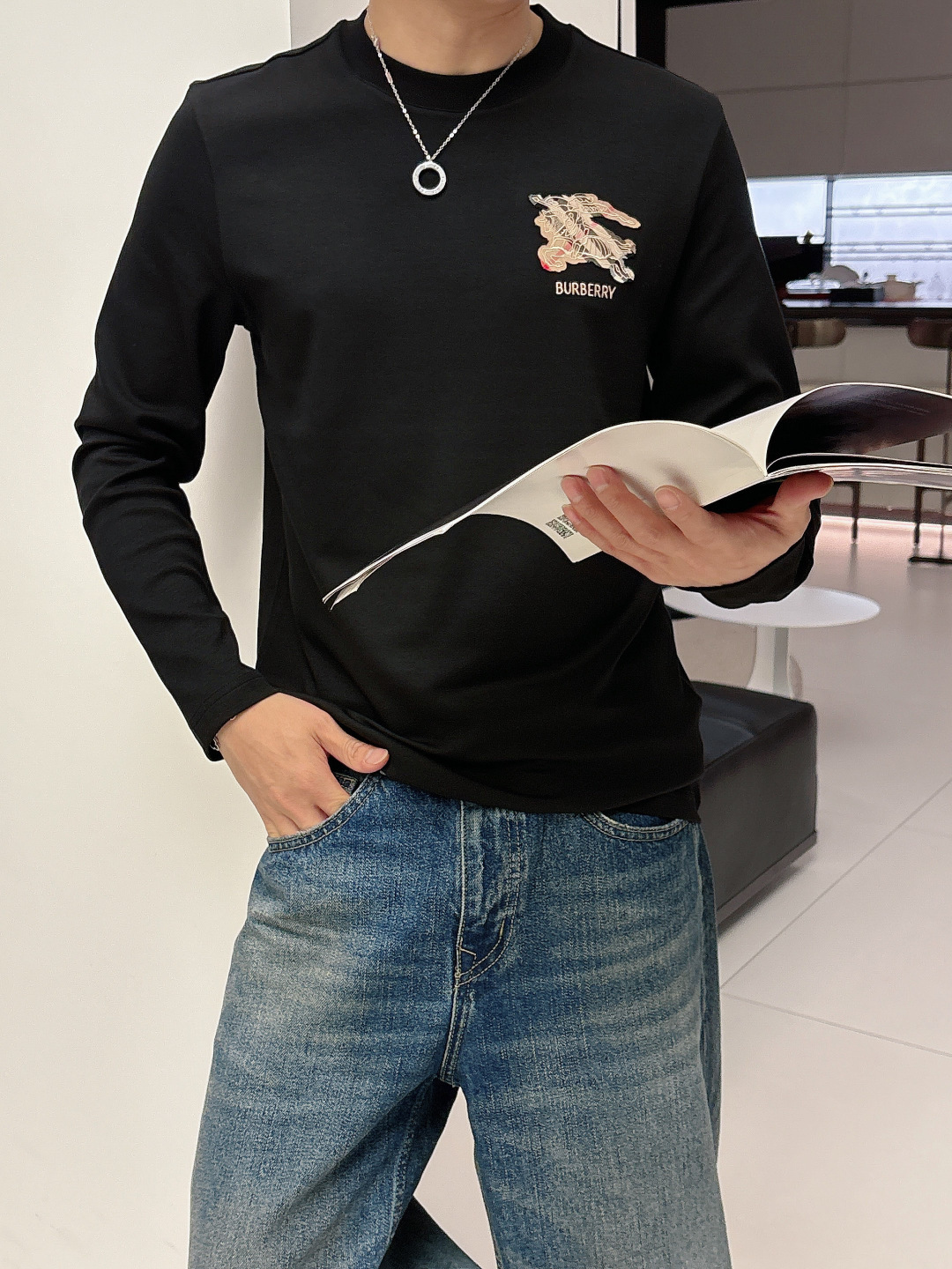 巴宝莉 ，2025秋冬最新款，高端刺绣/工艺图案装饰logo，专柜同步有售，原单狠货，爆款时尚休闲圆领长