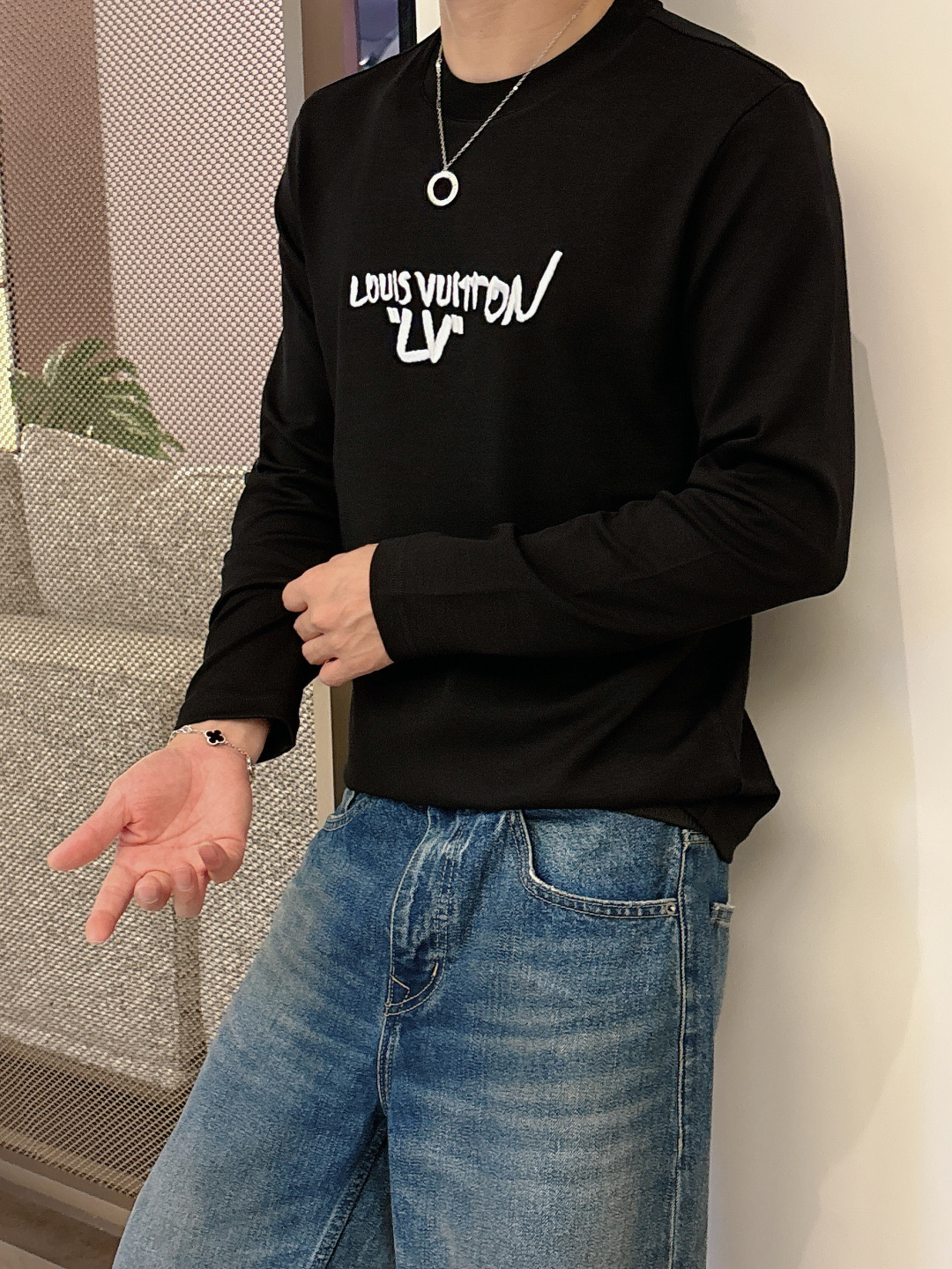 LV，2025秋冬最新款，高端刺绣/工艺图案装饰logo，专柜同步有售，原单狠货，爆款时尚休闲圆领长袖T