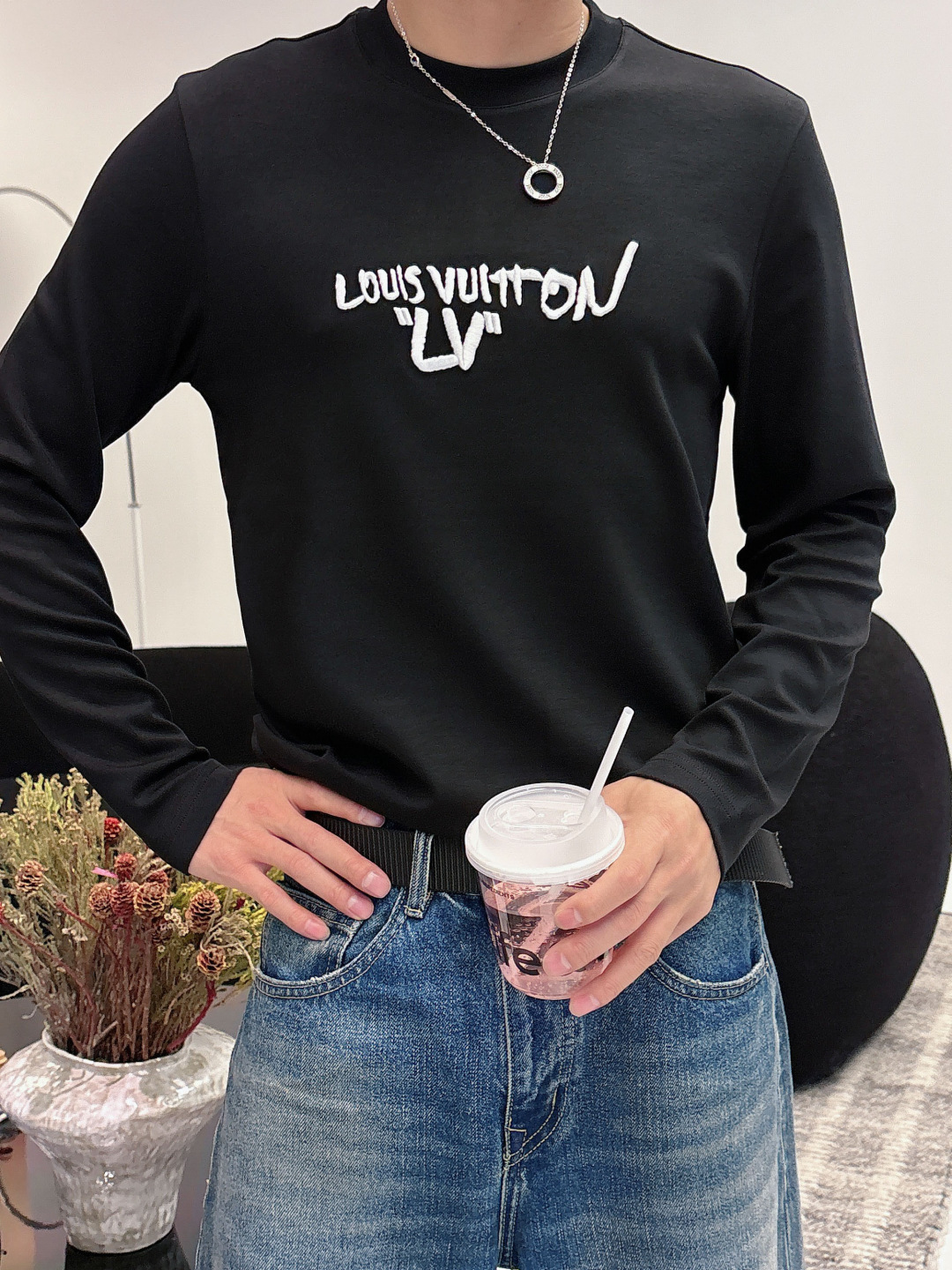 LV，2025秋冬最新款，高端刺绣/工艺图案装饰logo，专柜同步有售，原单狠货，爆款时尚休闲圆领长袖T