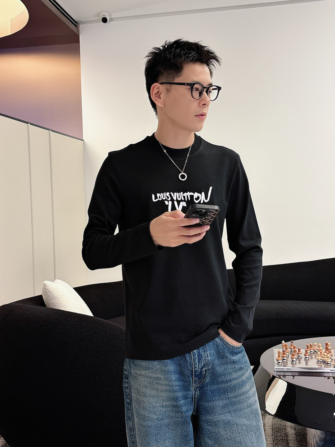 LV，2025秋冬最新款，高端刺绣/工艺图案装饰logo，专柜同步有售，原单狠货，爆款时尚休闲圆领长袖T