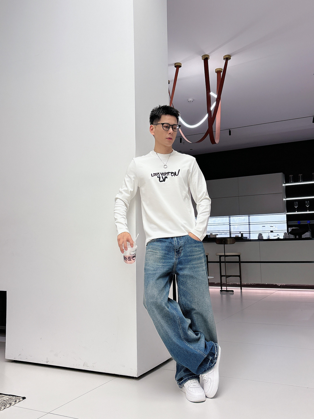 LV，2025秋冬最新款，高端刺绣/工艺图案装饰logo，专柜同步有售，原单狠货，爆款时尚休闲圆领长袖T