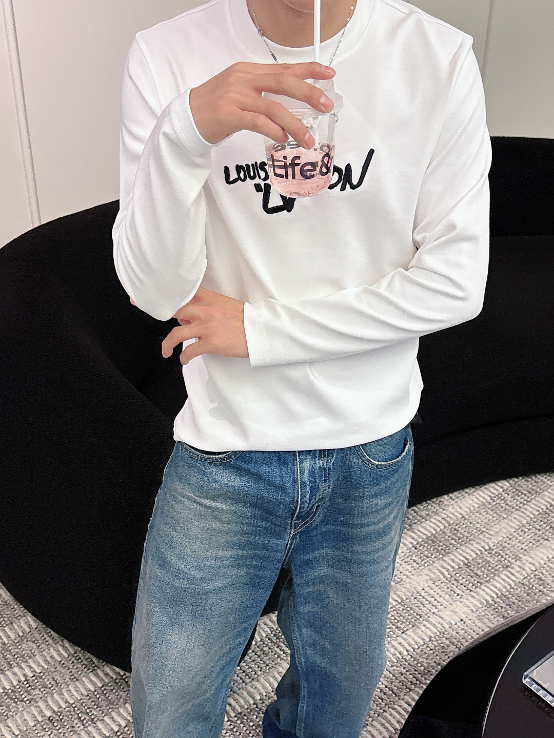 LV，2025秋冬最新款，高端刺绣/工艺图案装饰logo，专柜同步有售，原单狠货，爆款时尚休闲圆领长袖T