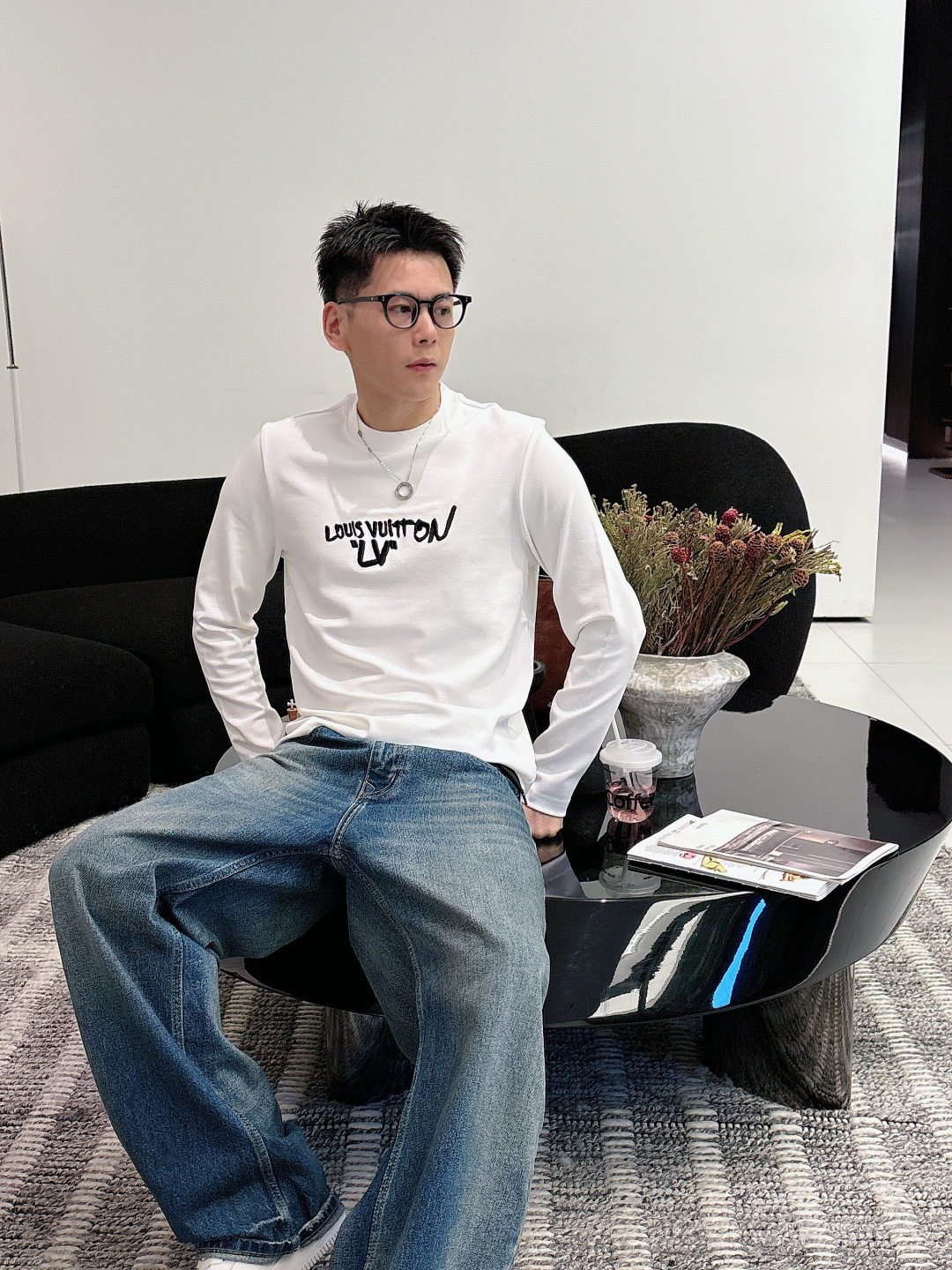 LV，2025秋冬最新款，高端刺绣/工艺图案装饰logo，专柜同步有售，原单狠货，爆款时尚休闲圆领长袖T