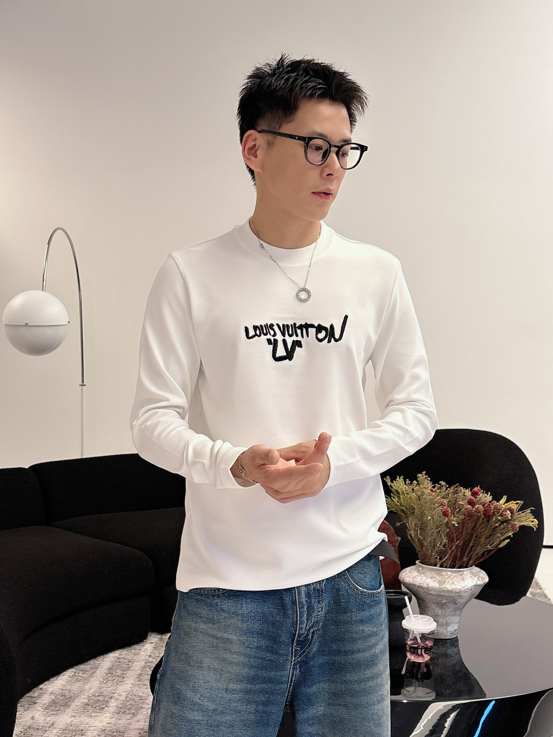 LV，2025秋冬最新款，高端刺绣/工艺图案装饰logo，专柜同步有售，原单狠货，爆款时尚休闲圆领长袖T