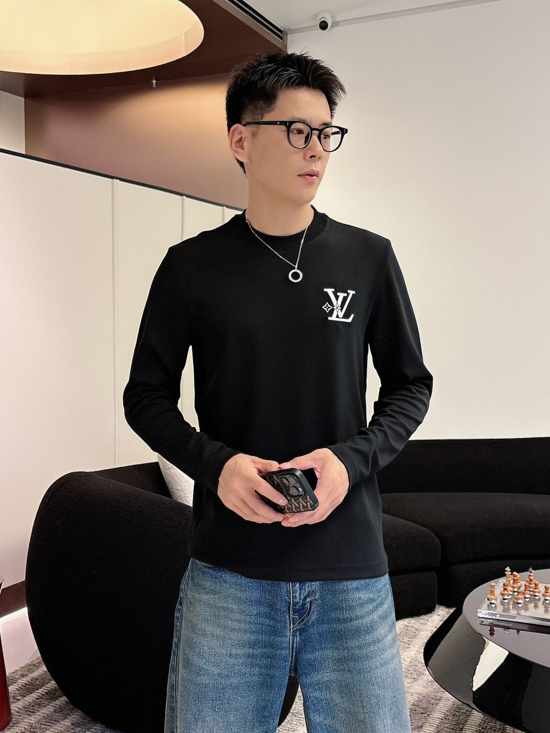 LV ，2025秋冬最新款，高端刺绣/工艺图案装饰logo，专柜同步有售，原单狠货，爆款时尚休闲圆领长袖