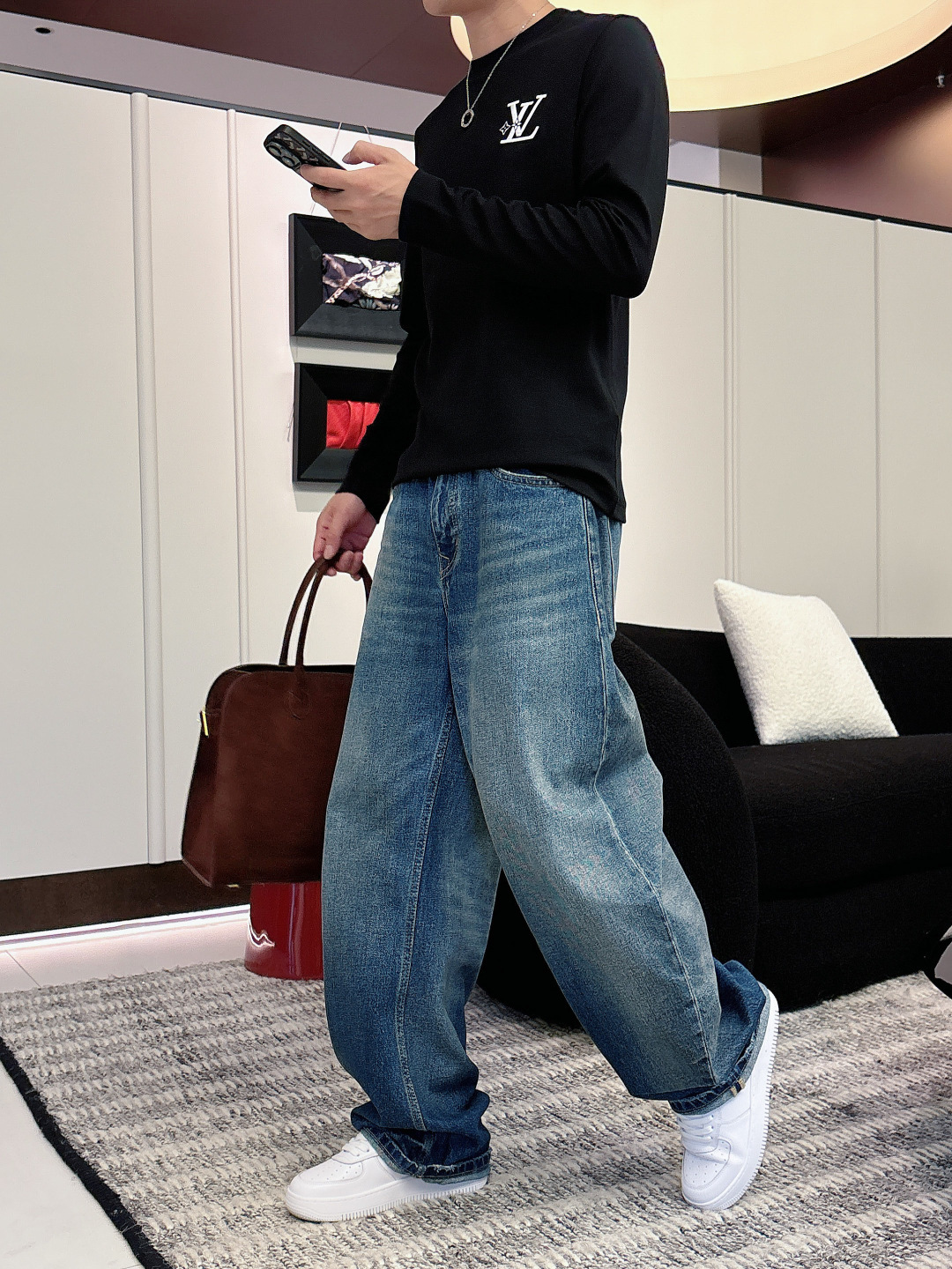 LV ，2025秋冬最新款，高端刺绣/工艺图案装饰logo，专柜同步有售，原单狠货，爆款时尚休闲圆领长袖