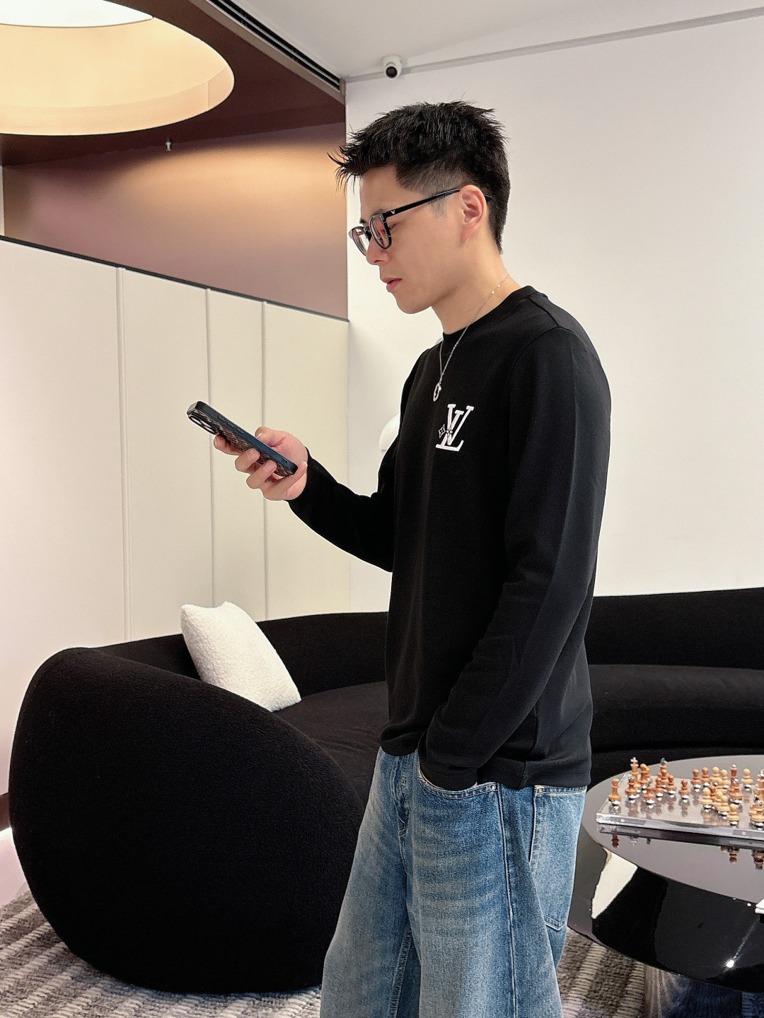 LV ，2025秋冬最新款，高端刺绣/工艺图案装饰logo，专柜同步有售，原单狠货，爆款时尚休闲圆领长袖