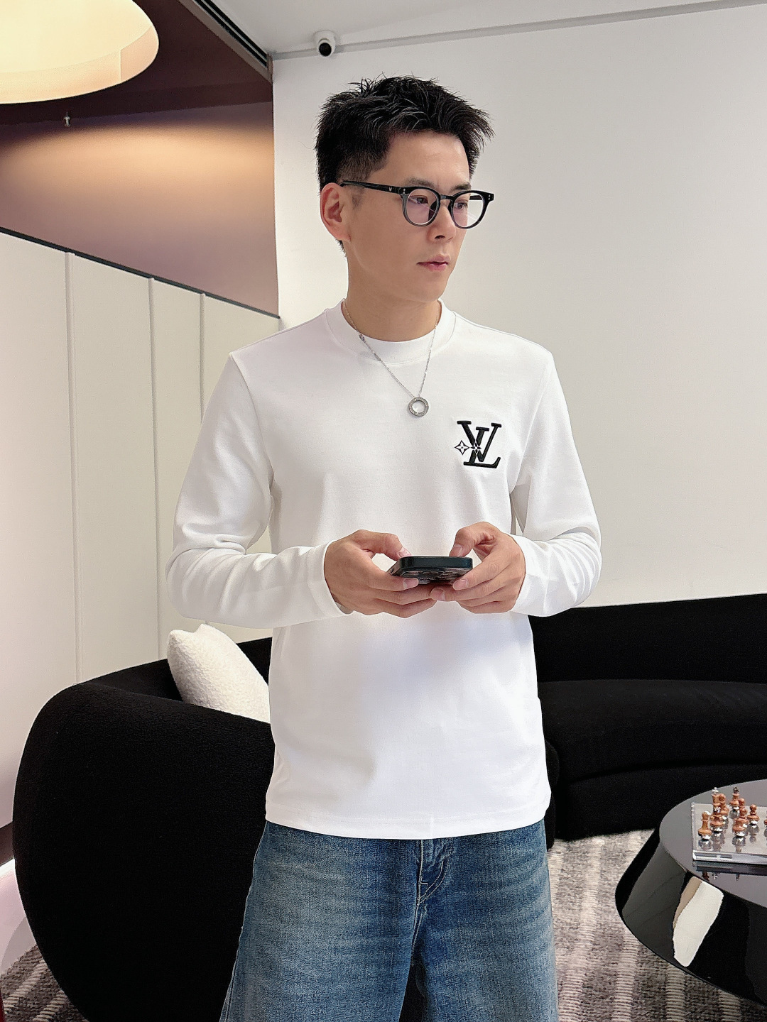 LV，2025秋冬最新款，高端刺绣/工艺图案装饰logo，专柜同步有售，原单狠货，爆款时尚休闲圆领长袖T