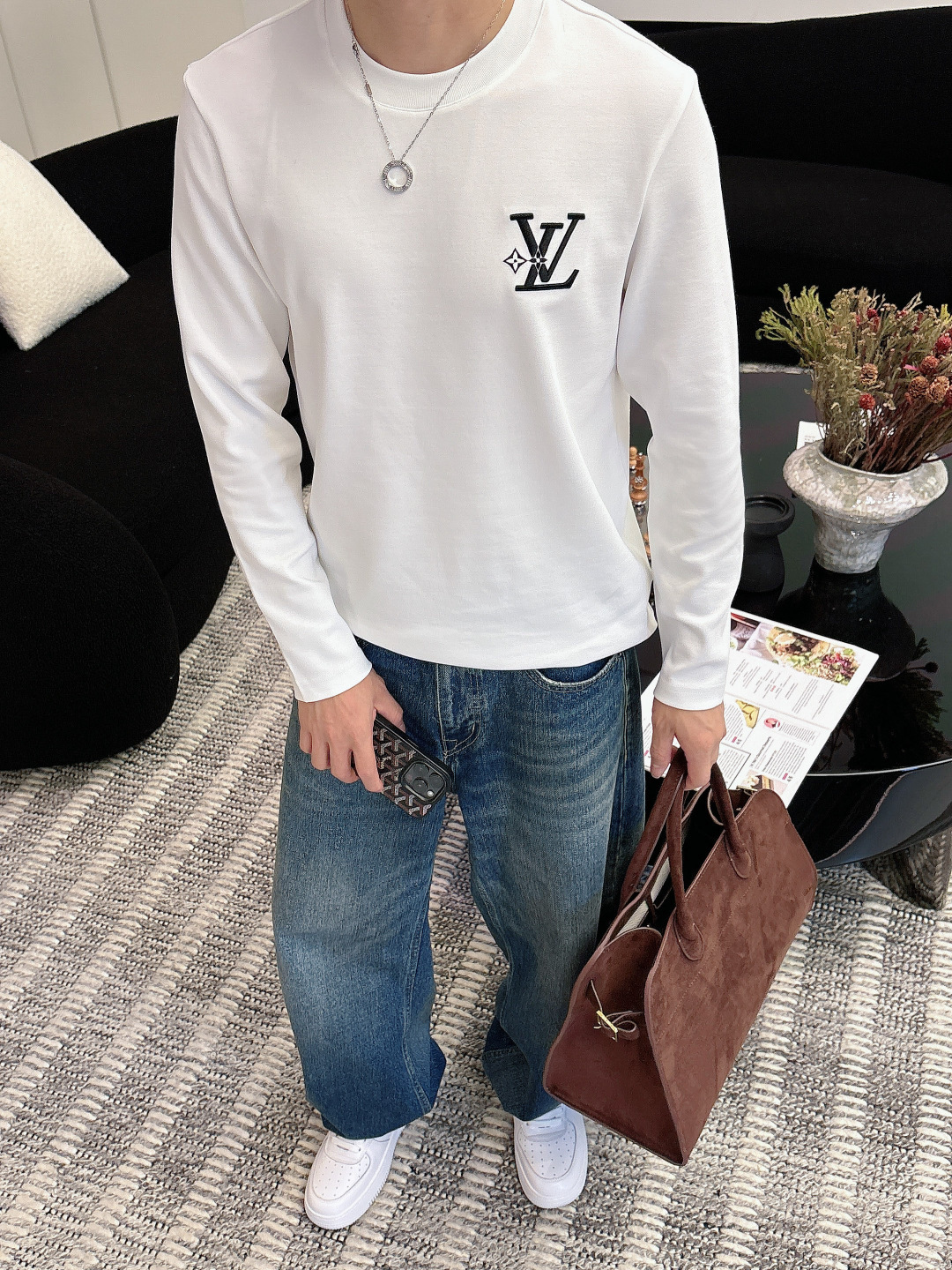 LV，2025秋冬最新款，高端刺绣/工艺图案装饰logo，专柜同步有售，原单狠货，爆款时尚休闲圆领长袖T