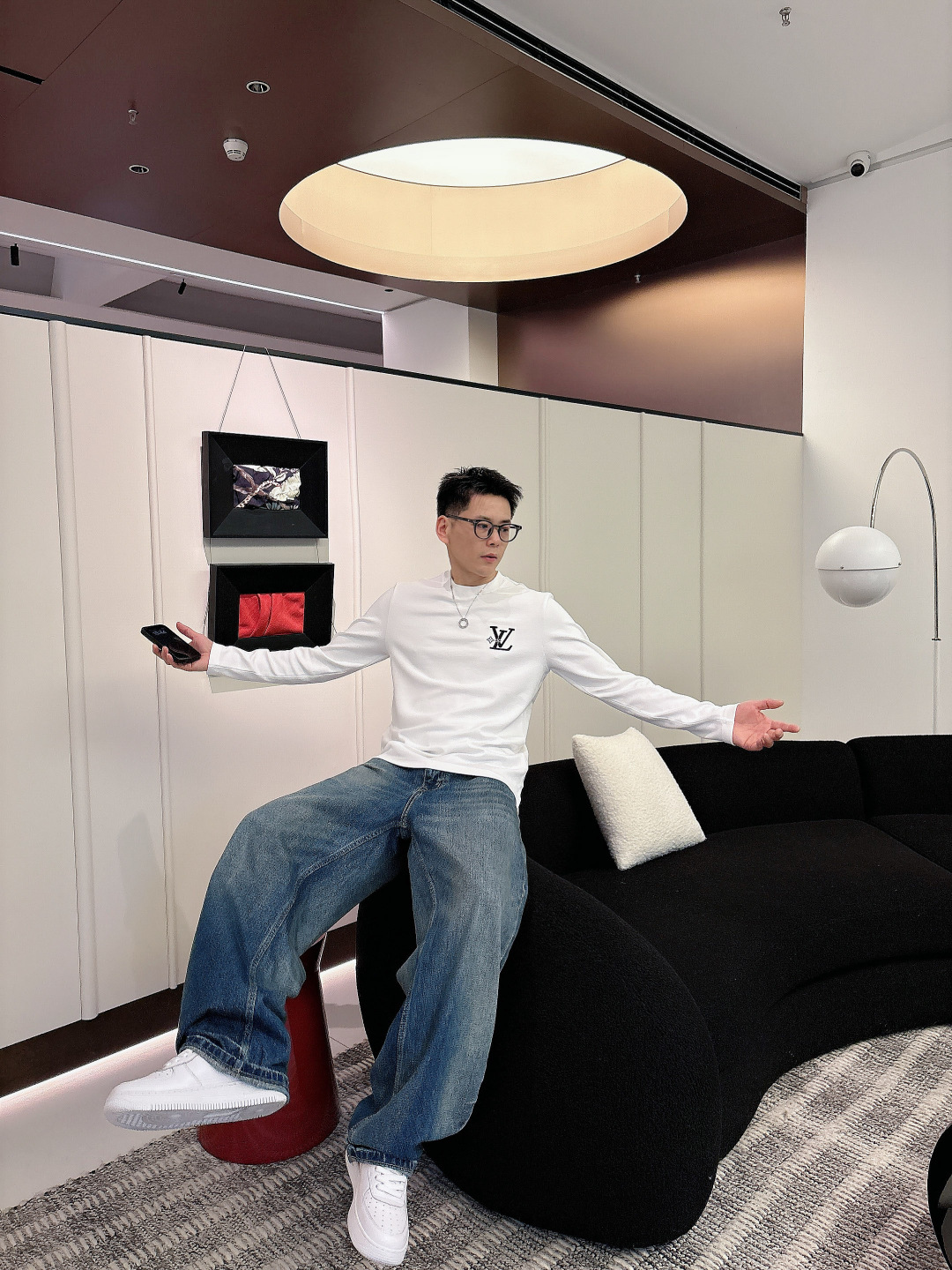 LV，2025秋冬最新款，高端刺绣/工艺图案装饰logo，专柜同步有售，原单狠货，爆款时尚休闲圆领长袖T