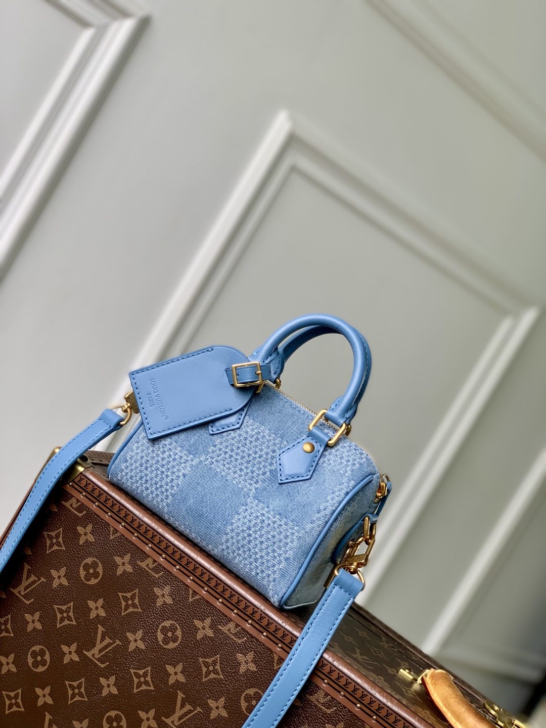 Louis Vuitton Speedy 18 Bandoulière Damier Denim 3D Cotton Canvas Top Handle Bag 2 cmp i1753083203083 1393 0 0