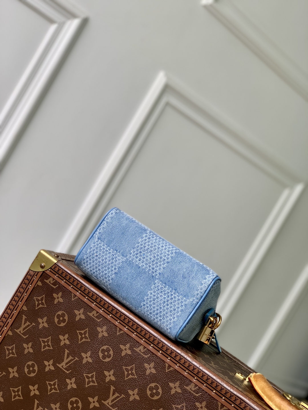 Louis Vuitton Speedy 18 Bandoulière Damier Denim 3D Cotton Canvas Top Handle Bag 5 cmp i1753083203083 4963 0 3