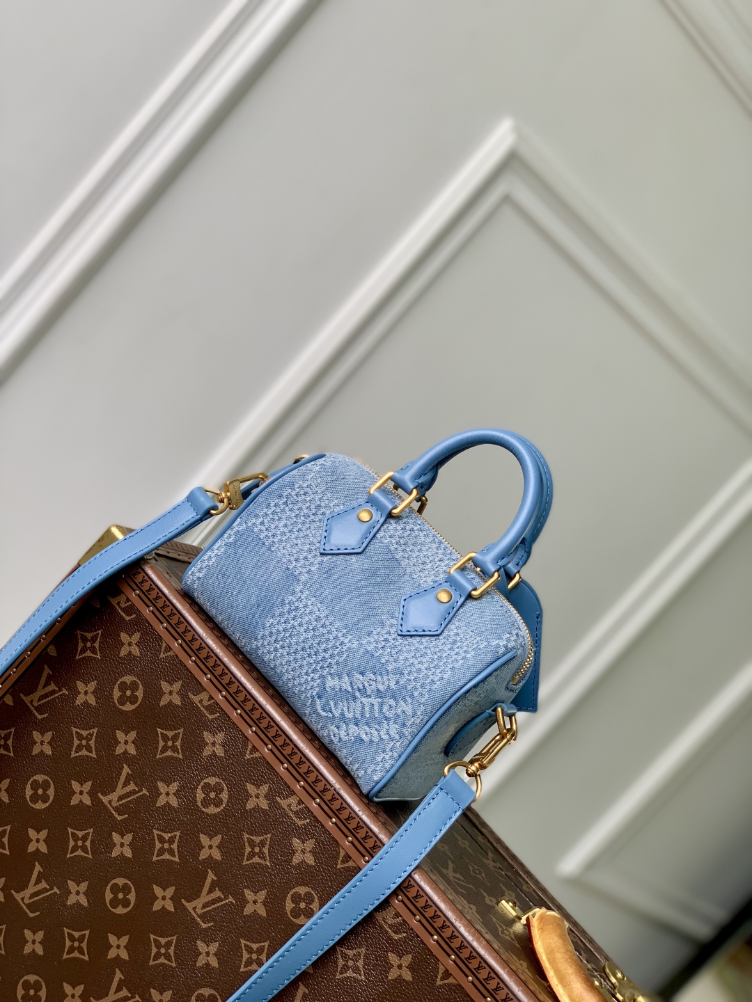 Louis Vuitton Speedy 18 Bandoulière Damier Denim 3D Cotton Canvas Top Handle Bag 4 cmp i1753083211702 3717 0 2