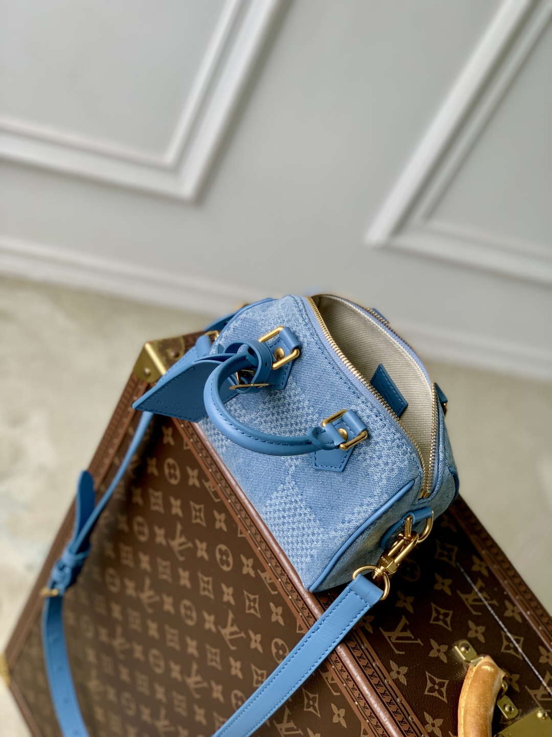 Louis Vuitton Speedy 18 Bandoulière Damier Denim 3D Cotton Canvas Top Handle Bag 10 cmp i1753083211708 8591 0 8