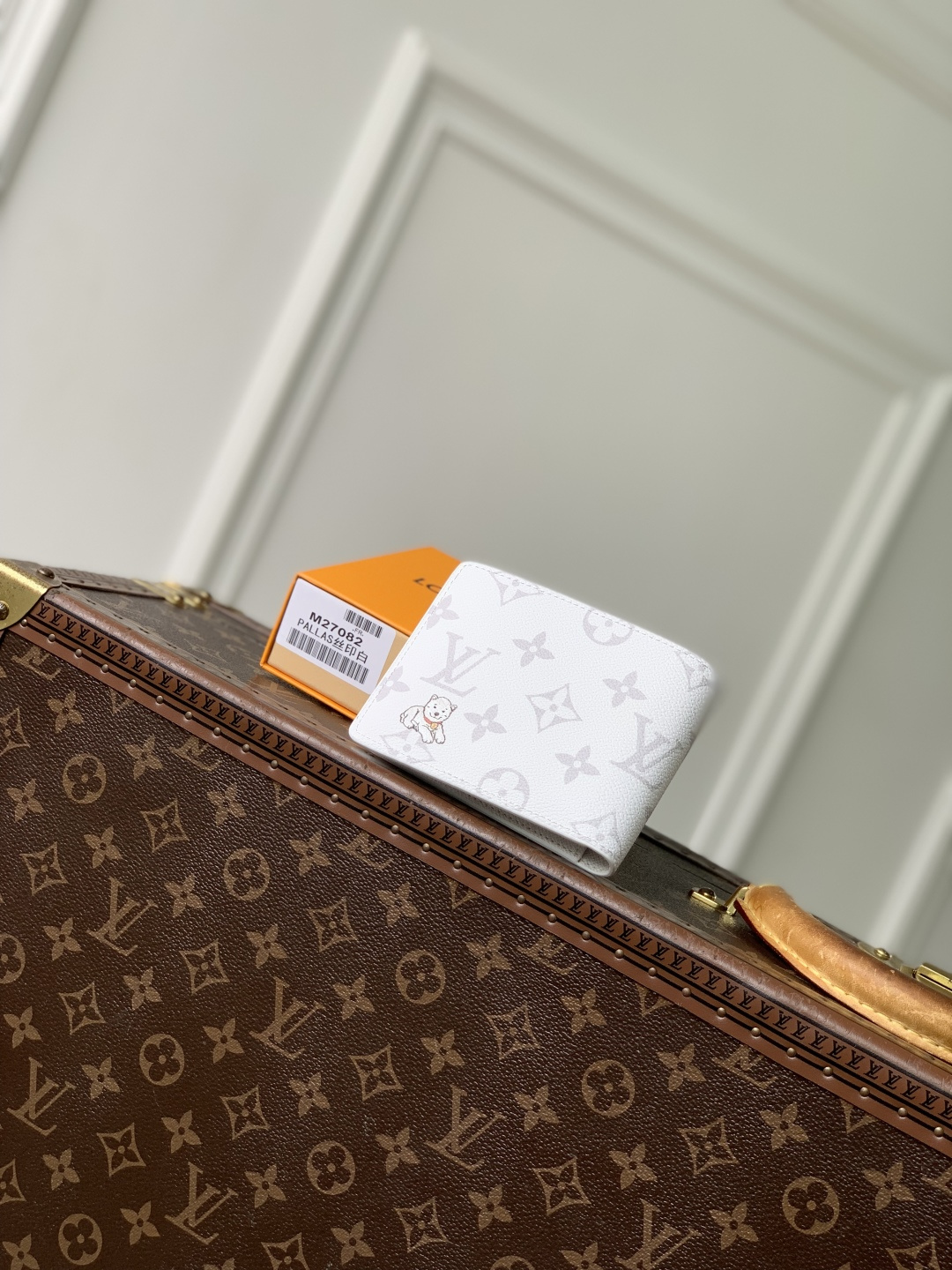 LV Style White Canvas Wallet Lookbook Reference image 2