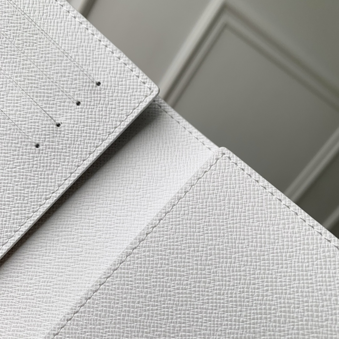 LV Style White Canvas Bag style reference detail image 7 from source 759861