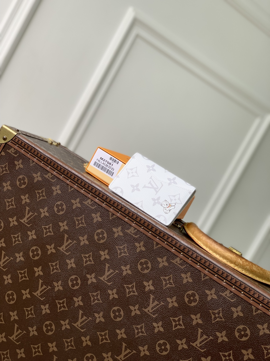 LV Style White Canvas Wallet Lookbook Reference image 2