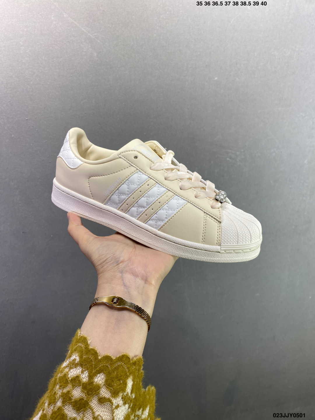 阿迪达斯Adidas三叶草 Originals Superstar KJ7300 贝壳头经典百搭休闲运动板鞋 KJ7300-Top High Quatity Cheap Sneakers Fashion Clothing Clothes Bags handbags Shoes of all Brand wholesale With The best Quality And Beautiful Price from China Factory Chinese suppliers wholesaler seller 阿迪达斯Adidas三叶草 Originals Superstar KJ7300 贝壳头经典百搭休闲运动板鞋 KJ7300