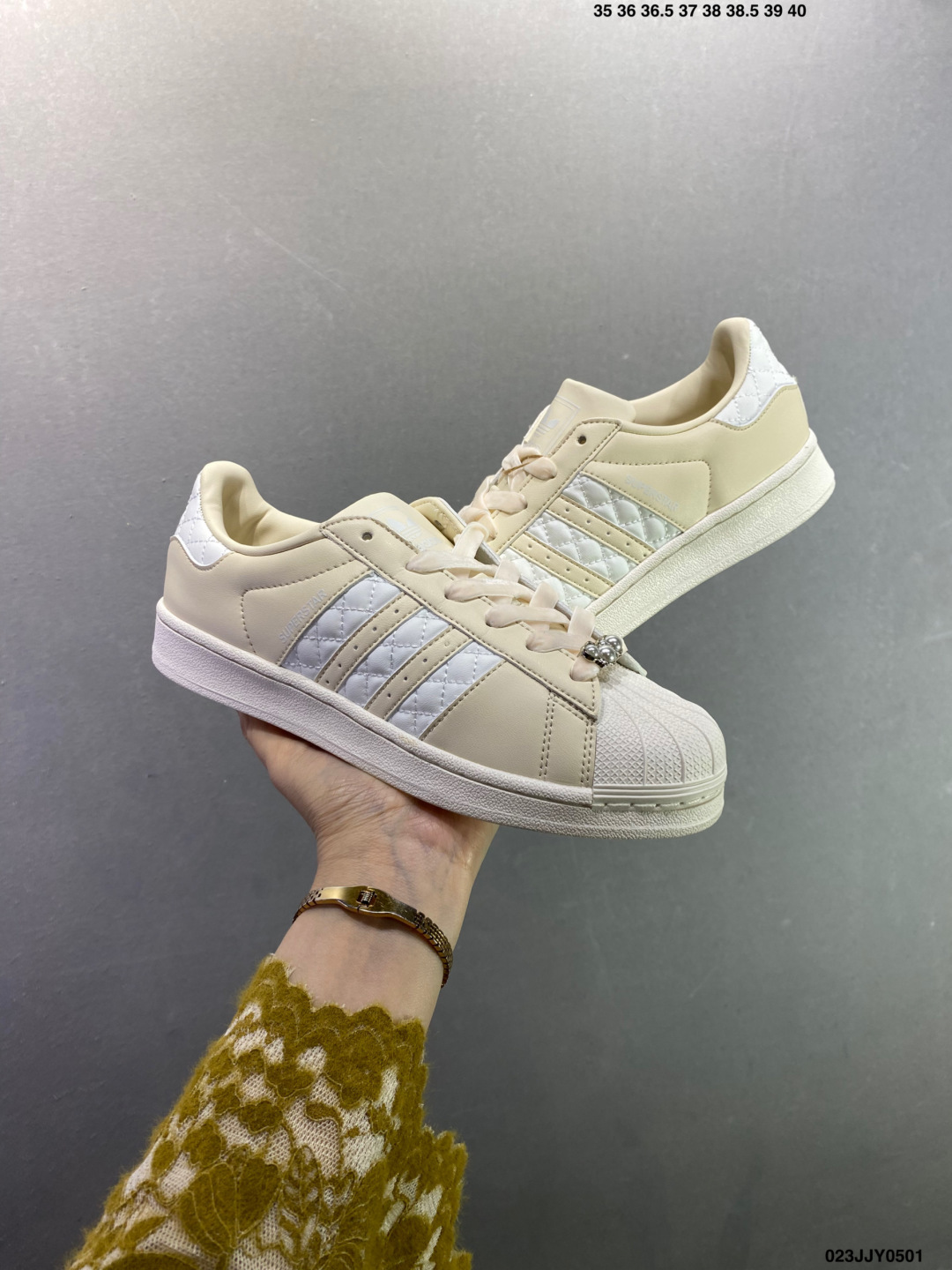 阿迪达斯Adidas三叶草 Originals Superstar KJ7300 贝壳头经典百搭休闲运动板鞋 KJ7300-Top High Quatity Cheap Sneakers Fashion Clothing Clothes Bags handbags Shoes of all Brand wholesale With The best Quality And Beautiful Price from China Factory Chinese suppliers wholesaler seller 阿迪达斯Adidas三叶草 Originals Superstar KJ7300 贝壳头经典百搭休闲运动板鞋 KJ7300